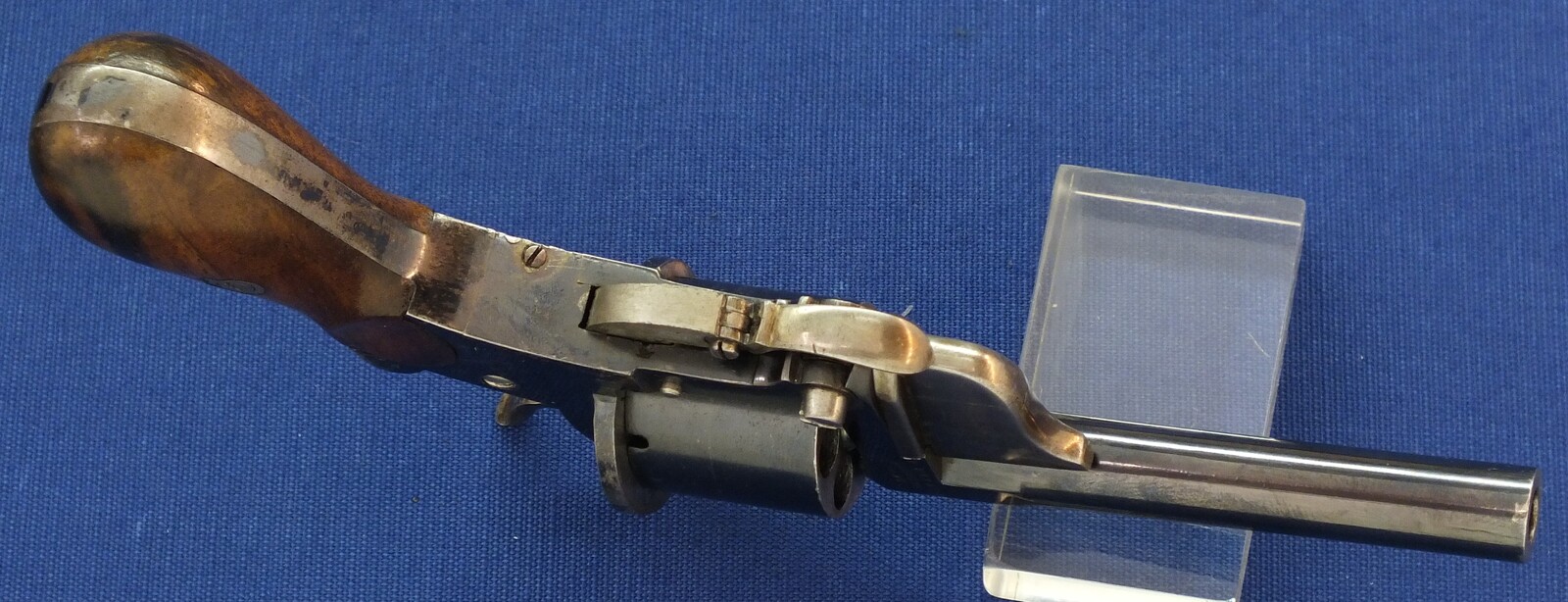 A rare and fine antique French Pipe-Cased 6 shot 7mm Pinfire Revolver by J.B. EYRAUD'S French patent nr. 71170 April 26, 1866 Tip-down barrel design. Length 20cm. In near mint condition. Price 2.250 euro.