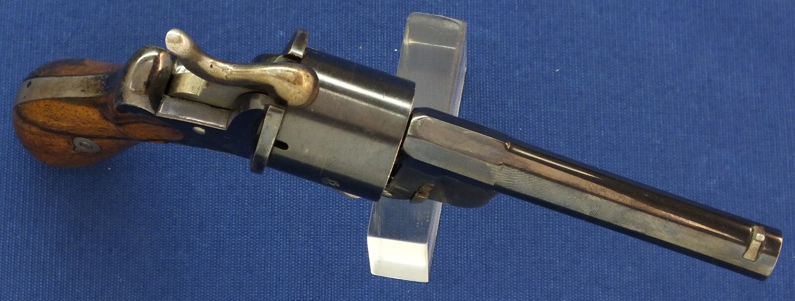 A rare and fine antique French Pipe-Cased 6 shot 7mm Pinfire Revolver by J.B. EYRAUD'S French patent nr. 71170 April 26, 1866 Tip-down barrel design. Length 20cm. In near mint condition. Price 2.250 euro.