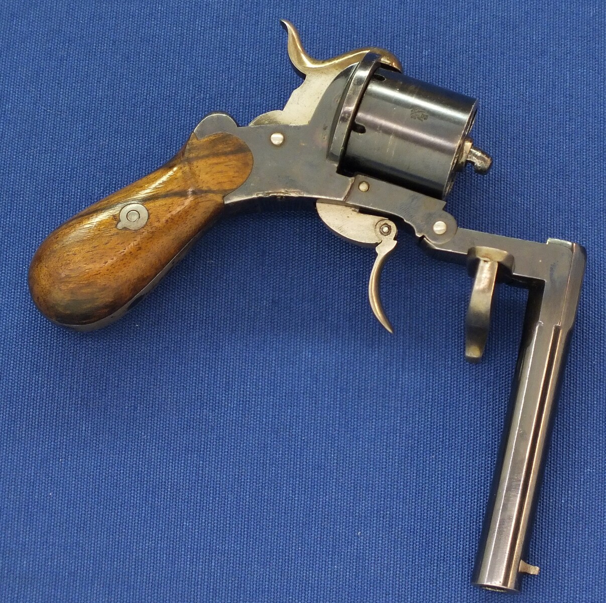 A rare and fine antique French Pipe-Cased 6 shot 7mm Pinfire Revolver by J.B. EYRAUD'S French patent nr. 71170 April 26, 1866 Tip-down barrel design. Length 20cm. In near mint condition. Price 2.250 euro.