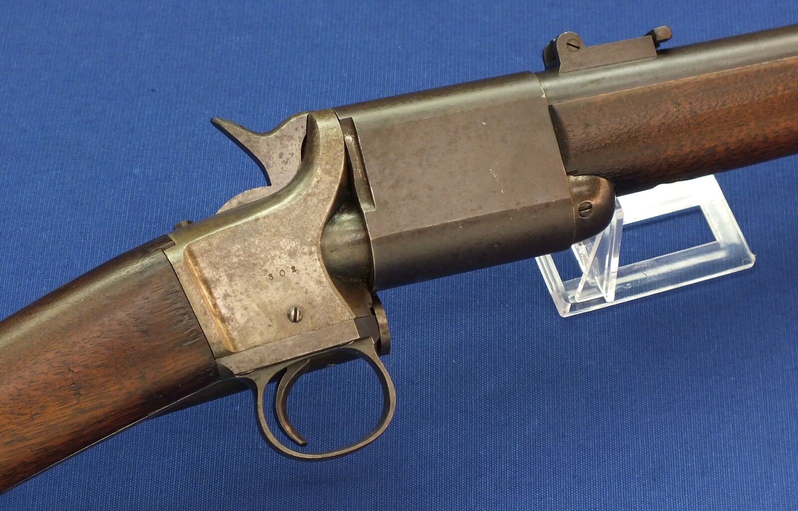 A rare and interesting antique American Triplett & Scott Repeating Carbine. Caliber ,50 rimfire, 30 inch barrel. Made by Meriden Manufacturing Company, Meriden, Connecticut 1864/65. In very good condition. Price 3.150 euro.