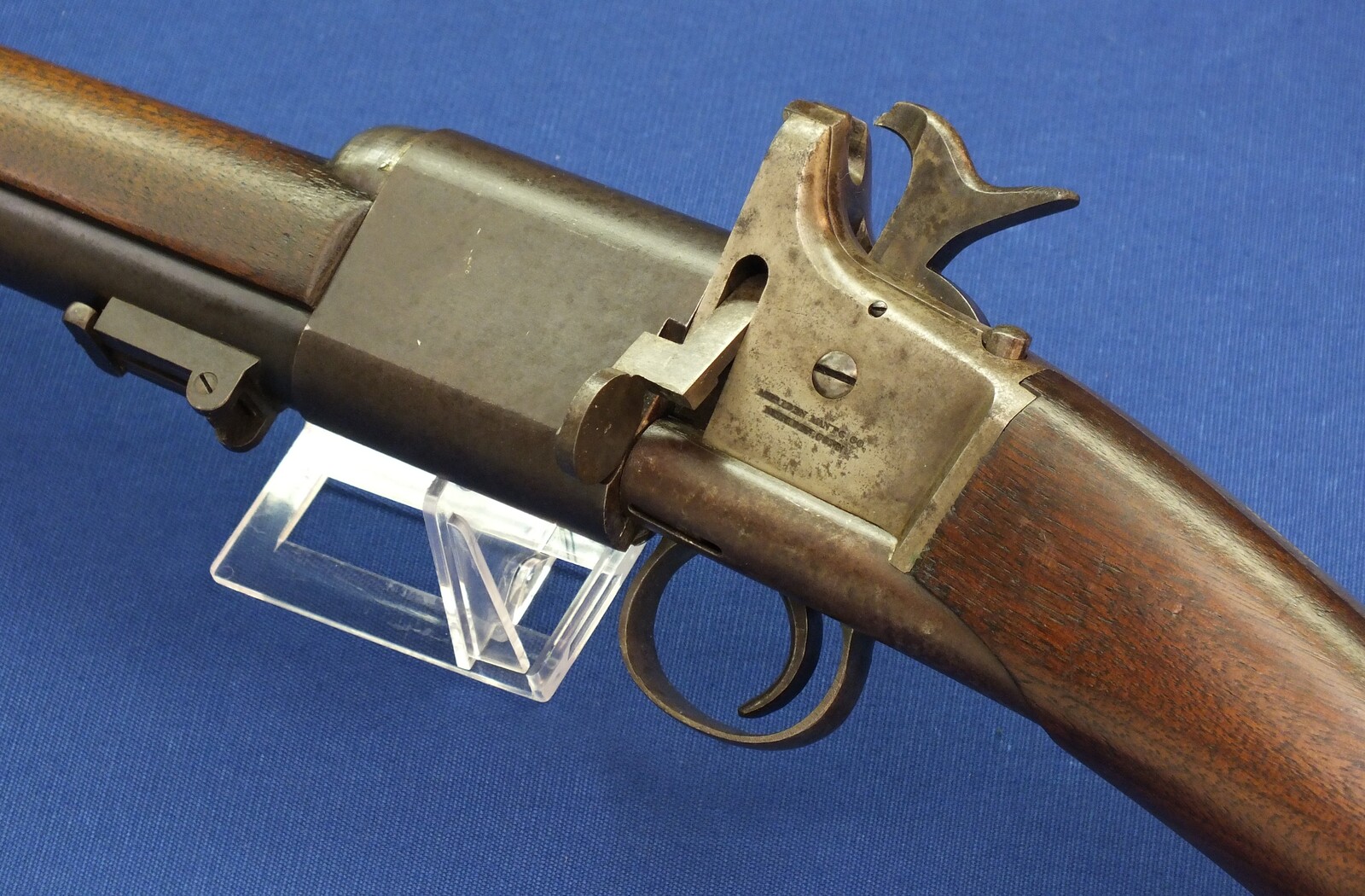 A rare and interesting antique American Triplett & Scott Repeating Carbine. Caliber ,50 rimfire, 30 inch barrel. Made by Meriden Manufacturing Company, Meriden, Connecticut 1864/65. In very good condition. Price 3.150 euro.