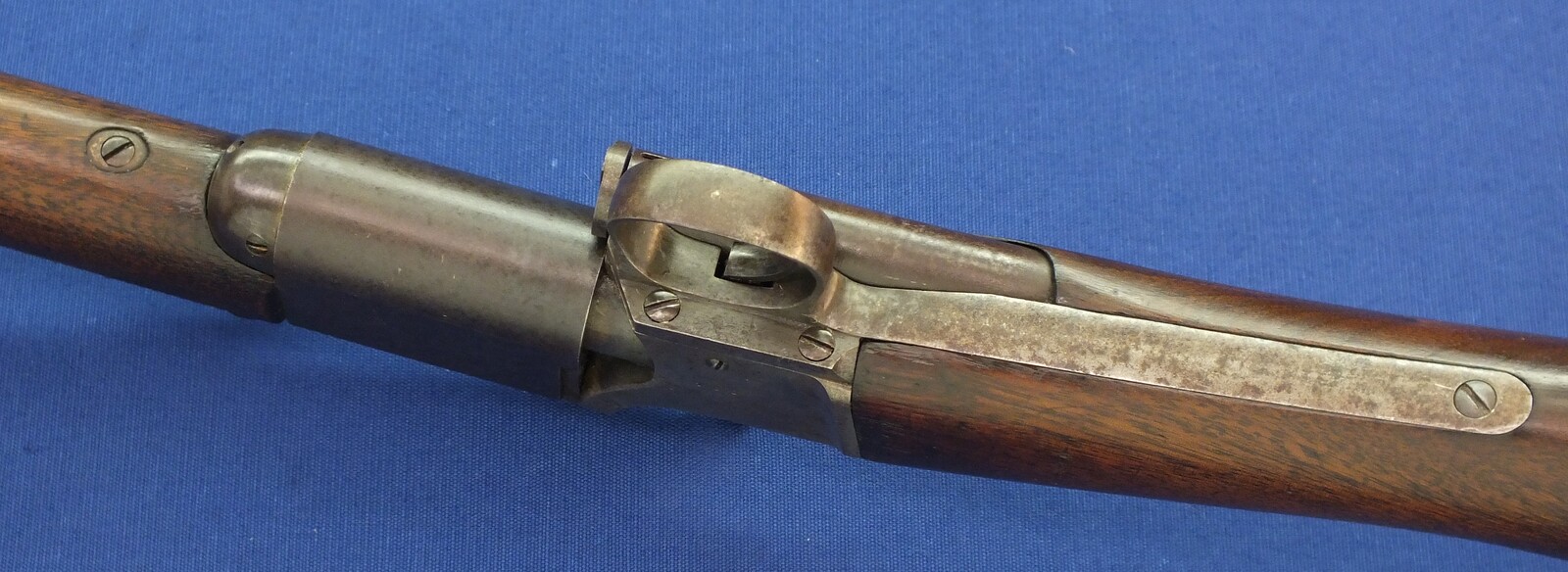A rare and interesting antique American Triplett & Scott Repeating Carbine. Caliber ,50 rimfire, 30 inch barrel. Made by Meriden Manufacturing Company, Meriden, Connecticut 1864/65. In very good condition. Price 3.150 euro.