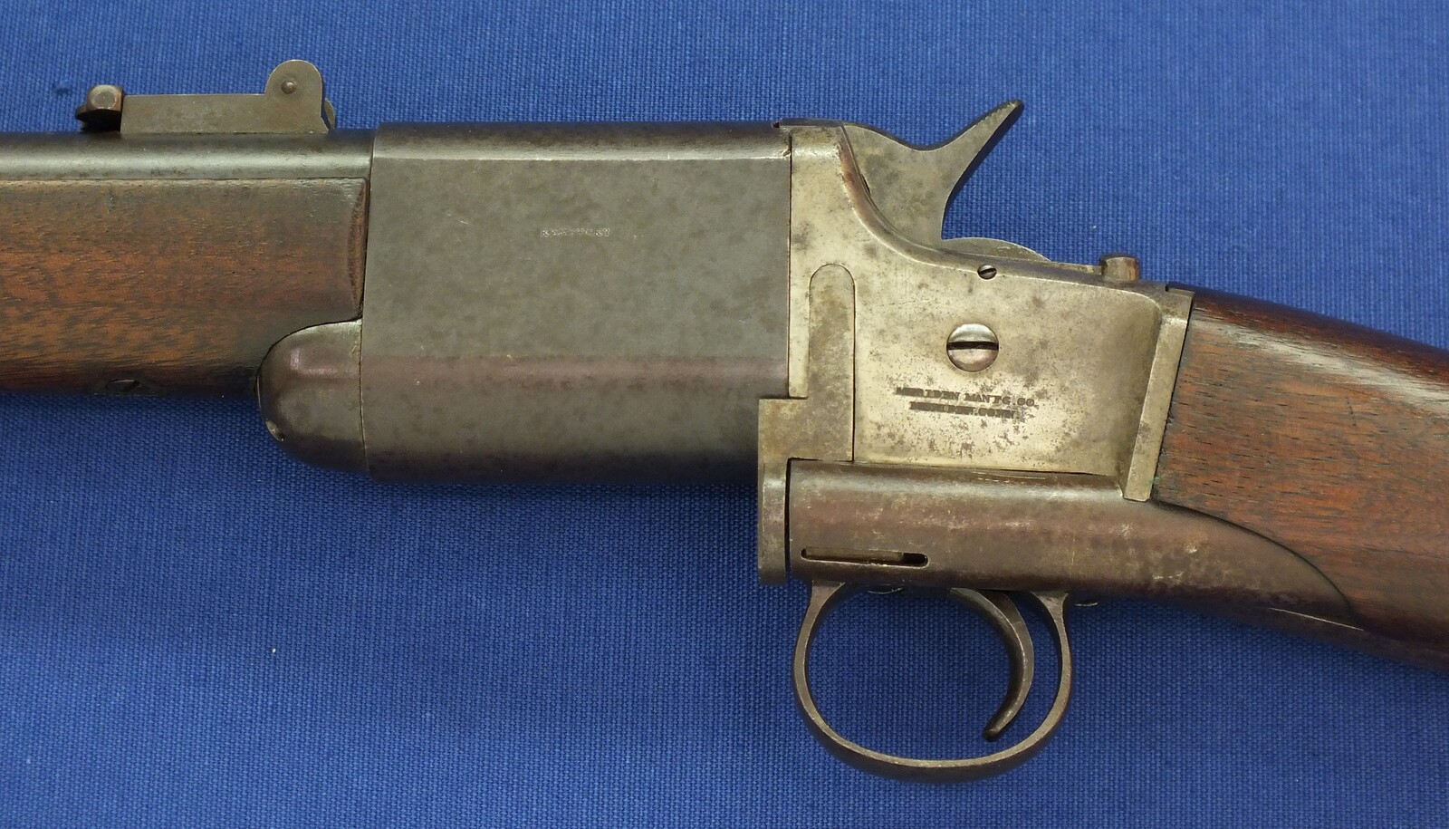 A rare and interesting antique American Triplett & Scott Repeating Carbine. Caliber ,50 rimfire, 30 inch barrel. Made by Meriden Manufacturing Company, Meriden, Connecticut 1864/65. In very good condition. Price 3.150 euro.