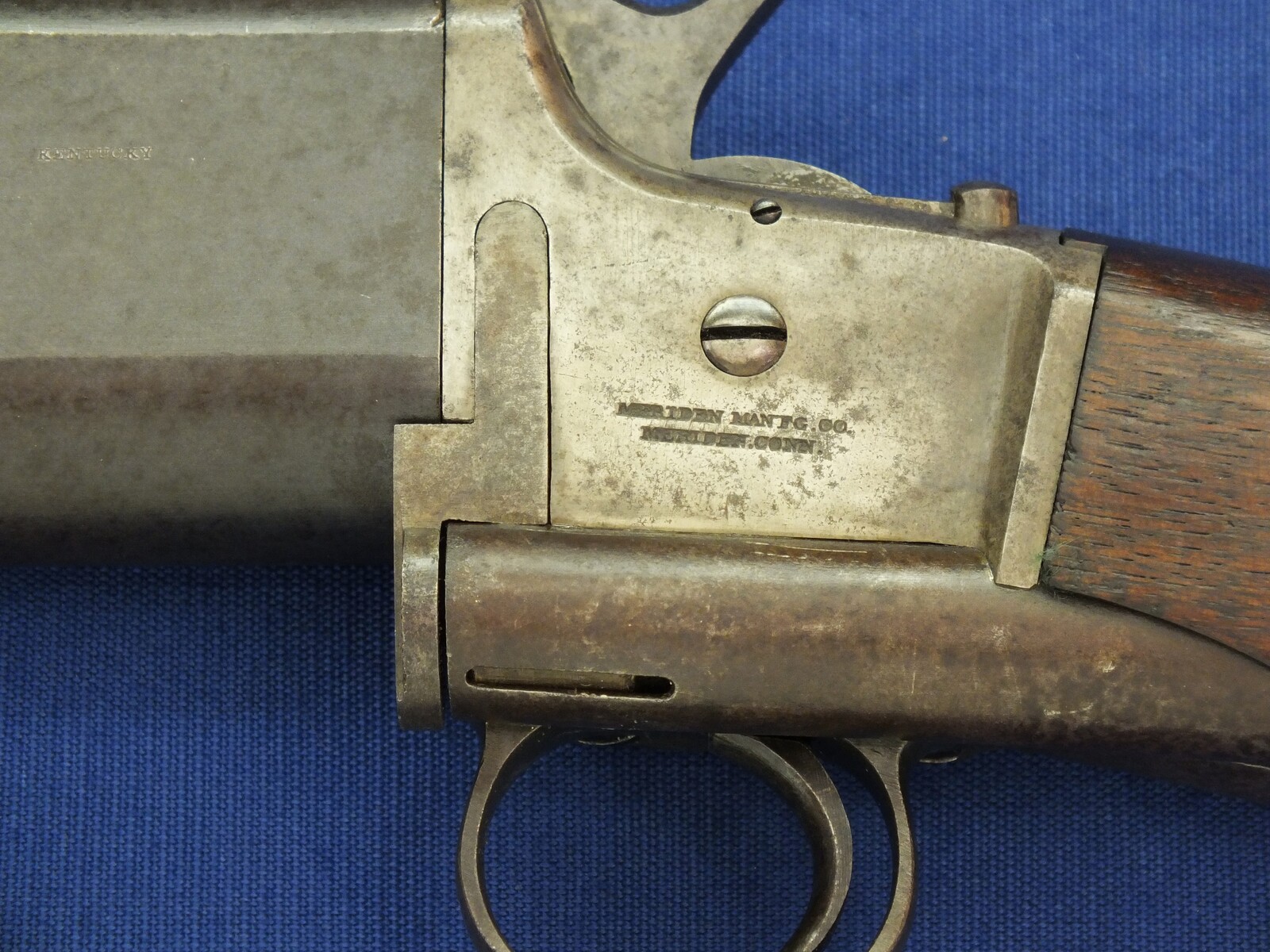 A rare and interesting antique American Triplett & Scott Repeating Carbine. Caliber ,50 rimfire, 30 inch barrel. Made by Meriden Manufacturing Company, Meriden, Connecticut 1864/65. In very good condition. Price 3.150 euro.