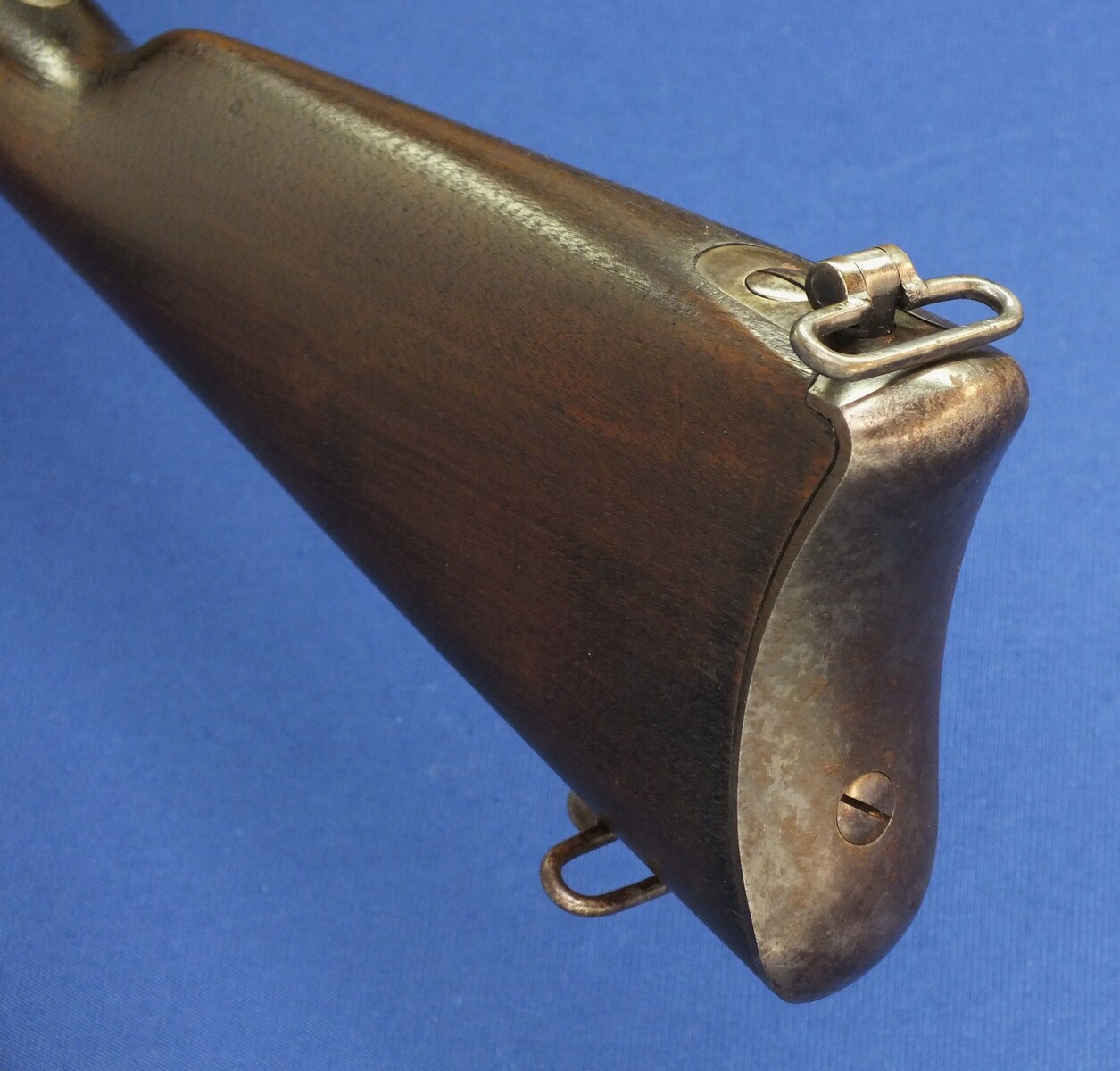 A rare and interesting antique American Triplett & Scott Repeating Carbine. Caliber ,50 rimfire, 30 inch barrel. Made by Meriden Manufacturing Company, Meriden, Connecticut 1864/65. In very good condition. Price 3.150 euro.