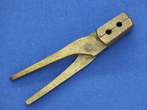 A  rare antique 19th century American Civil War Era Kentucky Type Brass Bullet Mold for two cavity's cal .41, length 13 cm, in very good condition. Price 165 euro