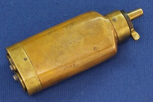 A rare antique American 3-Way Powderflask by Batty for Deringer. Length 11,5cm. In very good condition. 