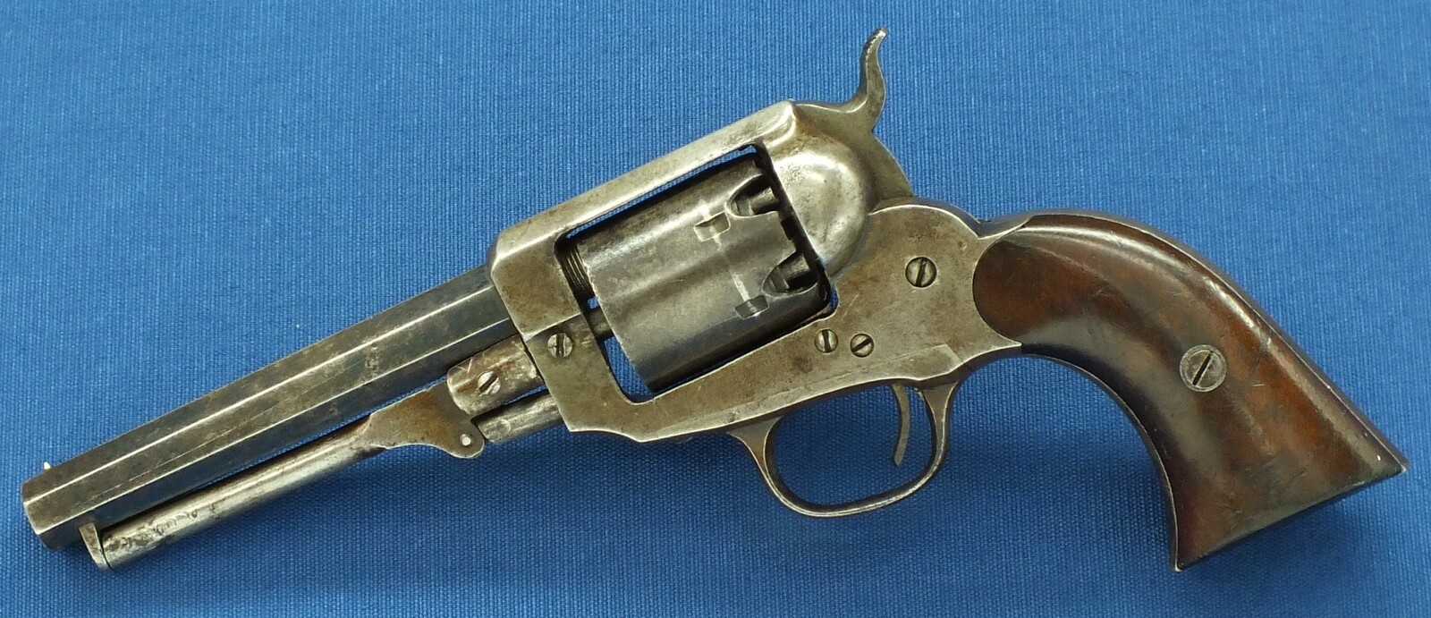 A rare Antique American 6 shot Second model William Irving Pocket Percussion Revolver. Made by James Reid NY under Contract for W.W. Marston NY. Caliber 31. Length 25cm. In very good condition. Price 1.650 euro.