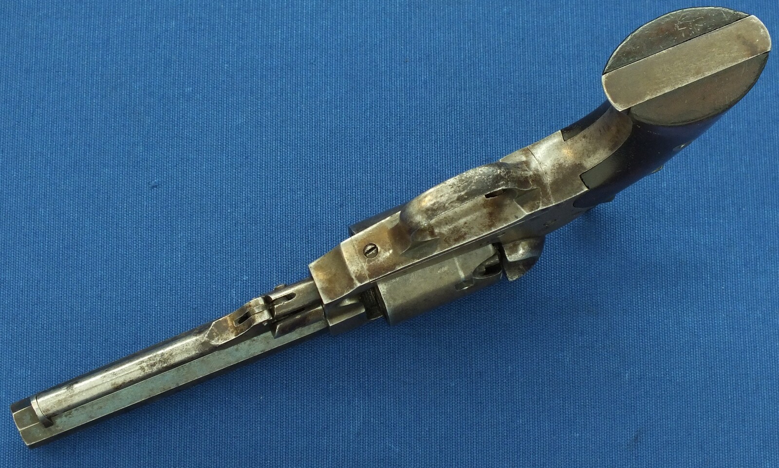 A rare Antique American 6 shot Second model William Irving Pocket Percussion Revolver. Made by James Reid NY under Contract for W.W. Marston NY. Caliber 31. Length 25cm. In very good condition. Price 1.650 euro.