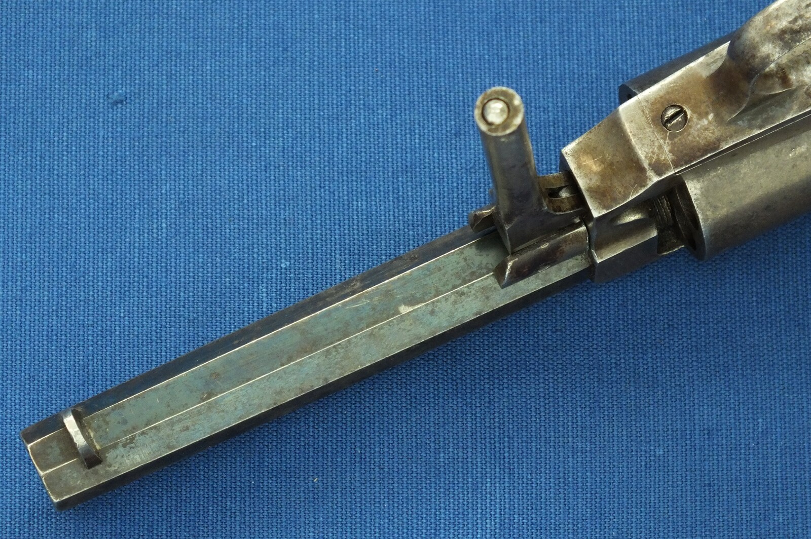 A rare Antique American 6 shot Second model William Irving Pocket Percussion Revolver. Made by James Reid NY under Contract for W.W. Marston NY. Caliber 31. Length 25cm. In very good condition. Price 1.650 euro.