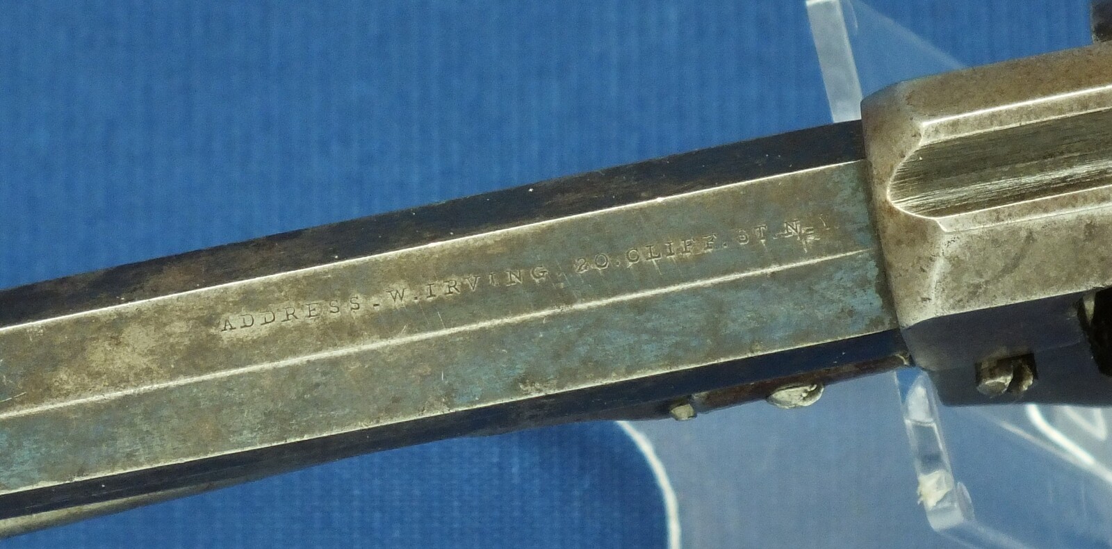 A rare Antique American 6 shot Second model William Irving Pocket Percussion Revolver. Made by James Reid NY under Contract for W.W. Marston NY. Caliber 31. Length 25cm. In very good condition. Price 1.650 euro.