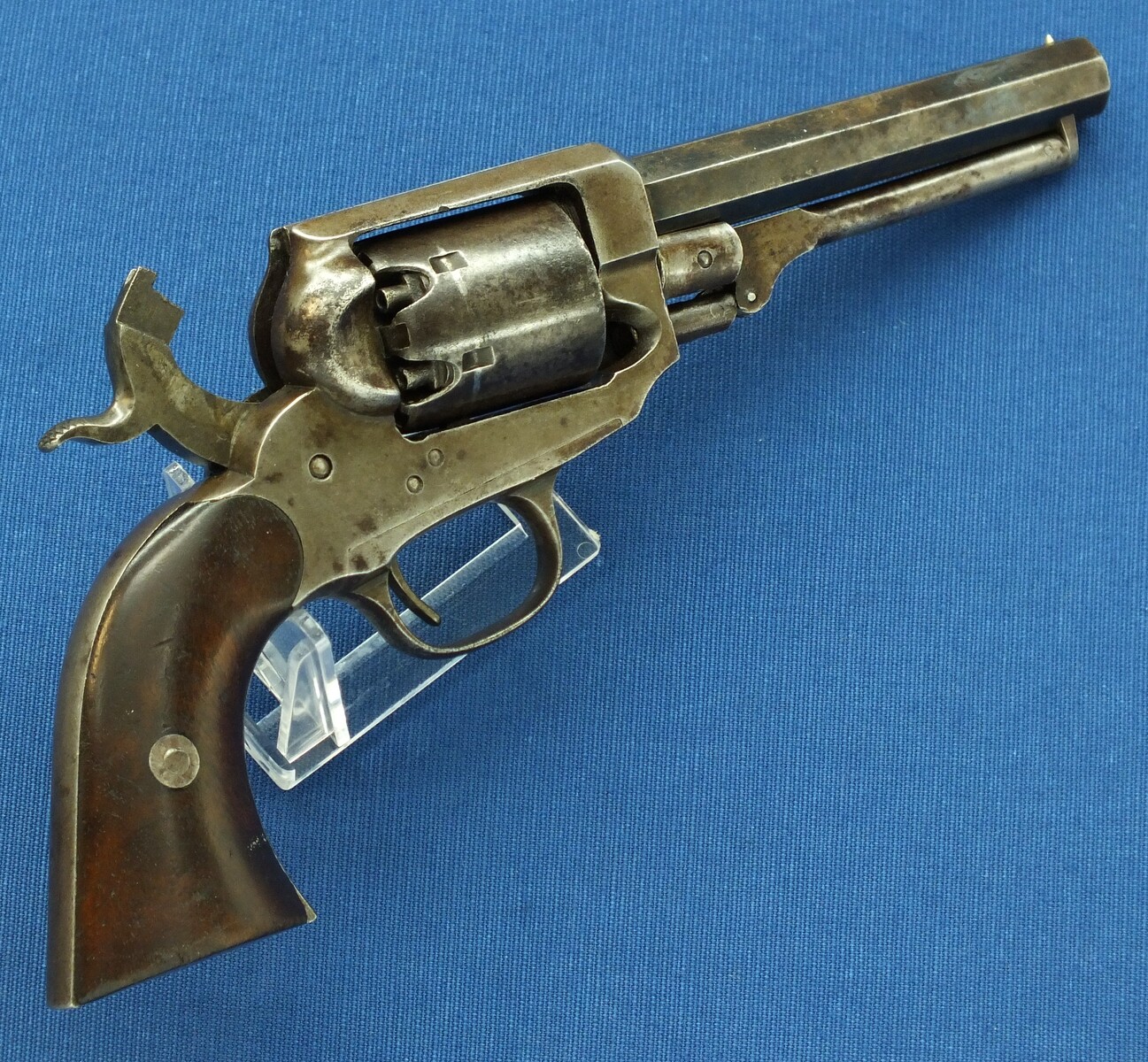 A rare Antique American 6 shot Second model William Irving Pocket Percussion Revolver. Made by James Reid NY under Contract for W.W. Marston NY. Caliber 31. Length 25cm. In very good condition. Price 1.650 euro.