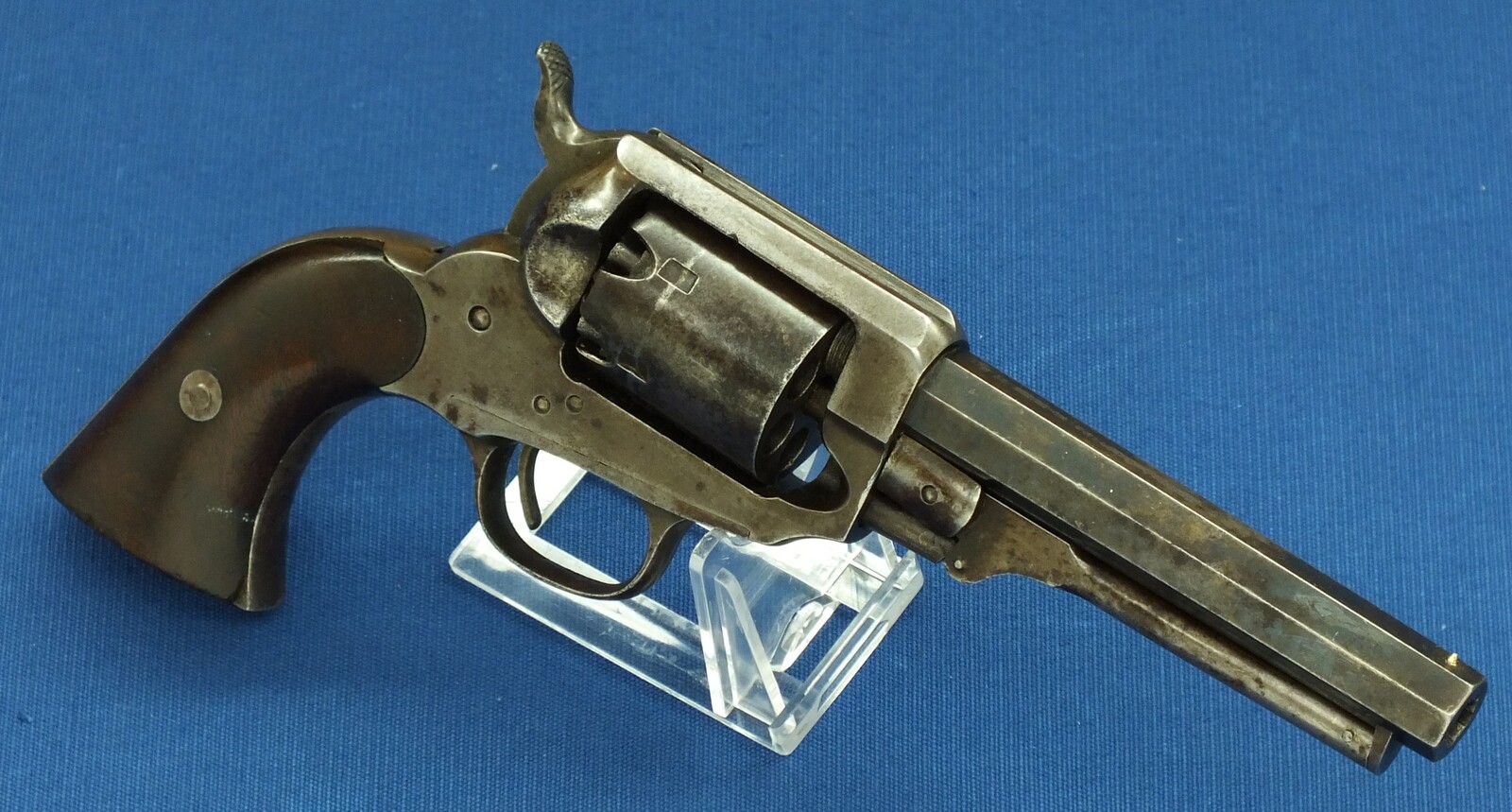 A rare Antique American 6 shot Second model William Irving Pocket Percussion Revolver. Made by James Reid NY under Contract for W.W. Marston NY. Caliber 31. Length 25cm. In very good condition. Price 1.650 euro.
