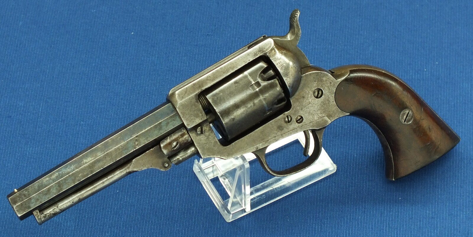 A rare Antique American 6 shot Second model William Irving Pocket Percussion Revolver. Made by James Reid NY under Contract for W.W. Marston NY. Caliber 31. Length 25cm. In very good condition. Price 1.650 euro.