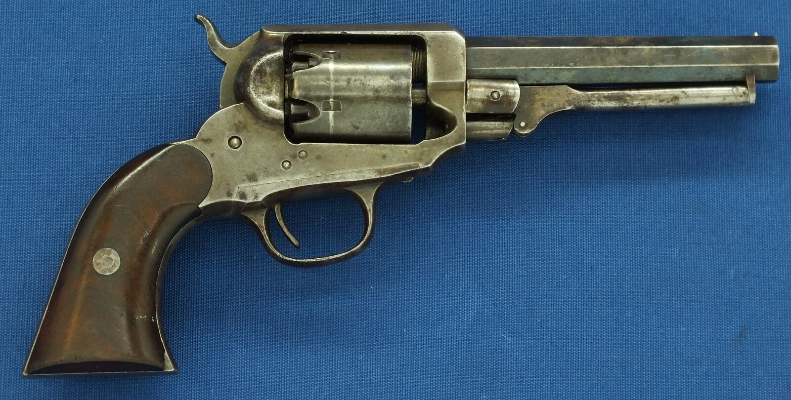 A rare Antique American 6 shot Second model William Irving Pocket Percussion Revolver. Made by James Reid NY under Contract for W.W. Marston NY. Caliber 31. Length 25cm. In very good condition. Price 1.650 euro.