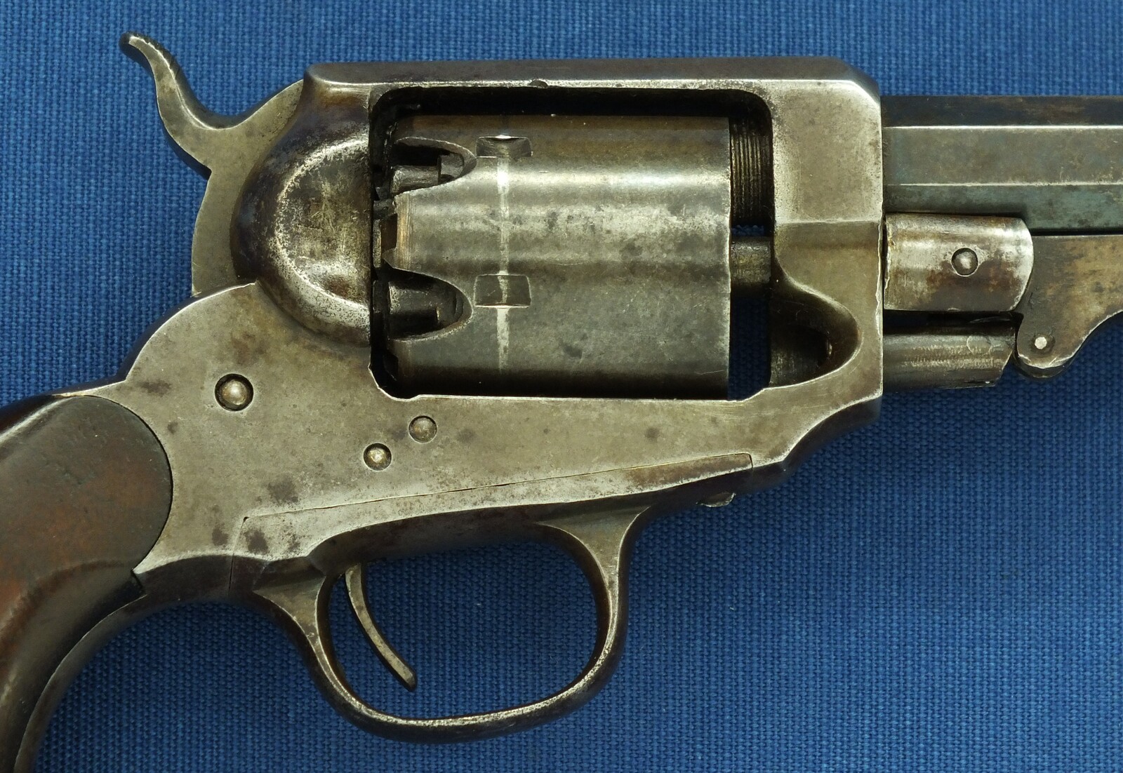 A rare Antique American 6 shot Second model William Irving Pocket Percussion Revolver. Made by James Reid NY under Contract for W.W. Marston NY. Caliber 31. Length 25cm. In very good condition. Price 1.650 euro.