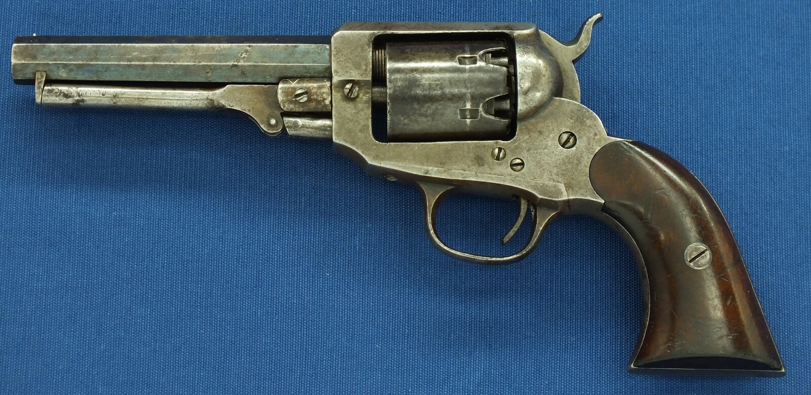 A rare Antique American 6 shot Second model William Irving Pocket Percussion Revolver. Made by James Reid NY under Contract for W.W. Marston NY. Caliber 31. Length 25cm. In very good condition. Price 1.650 euro.