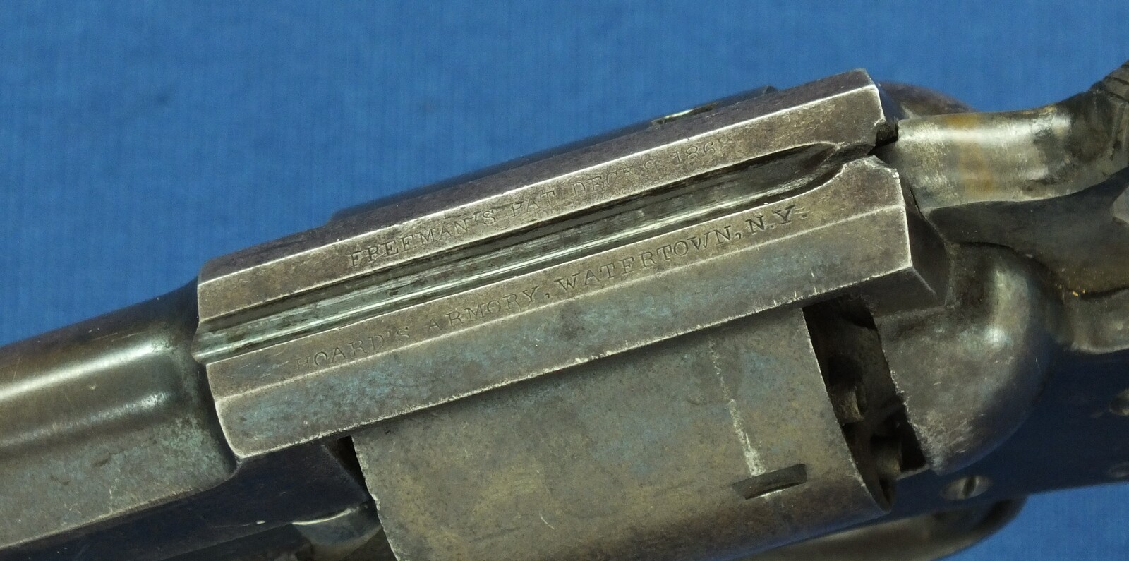 A rare Antique American Civil War Austin T Freeman Army 6 shot Percussion Revolver. Caliber 44, 7,5 inch barrel. Length 35cm. In very good condition. Price 3.600 euro.