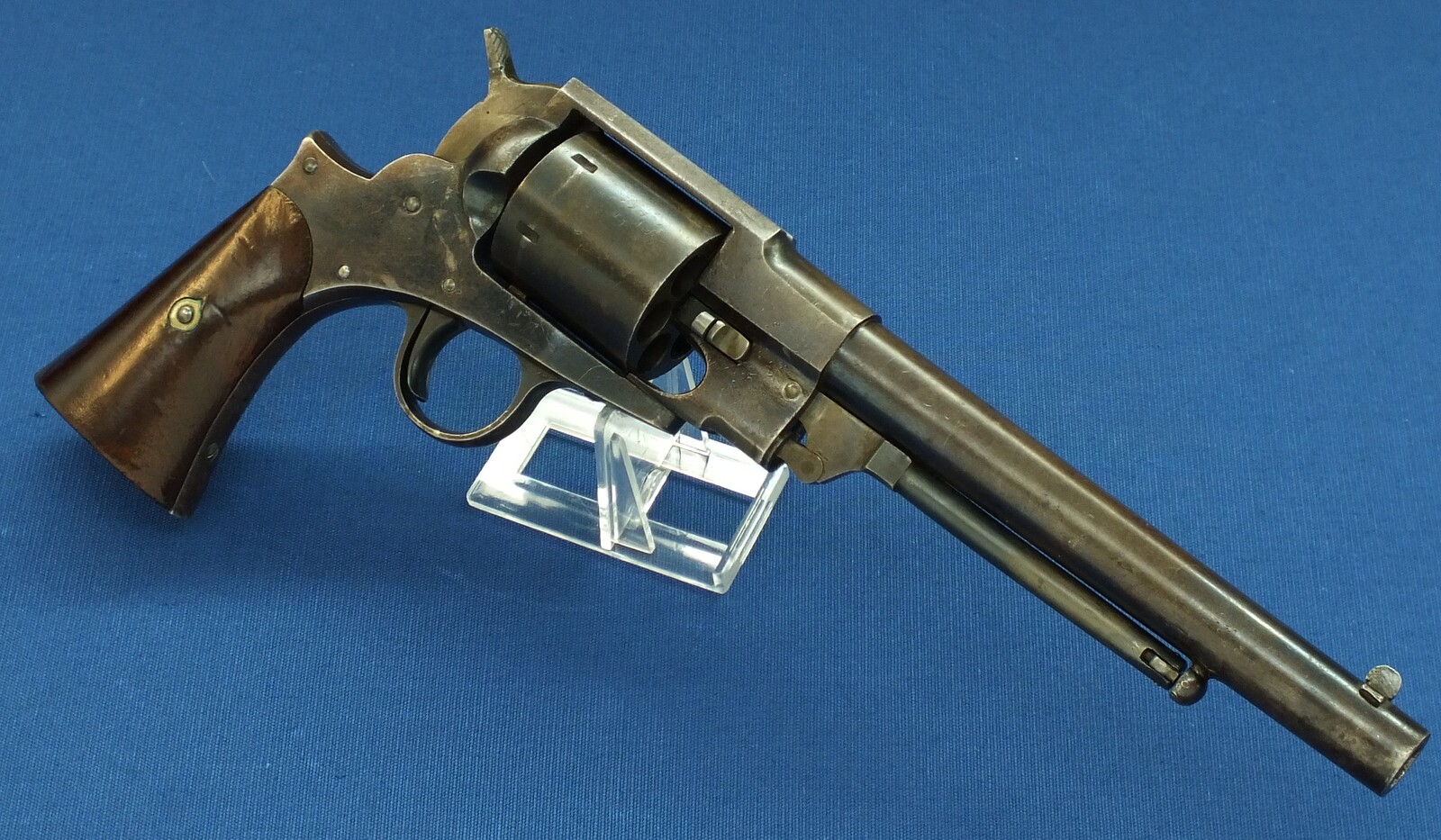 A rare Antique American Civil War Austin T Freeman Army 6 shot Percussion Revolver. Caliber 44, 7,5 inch barrel. Length 35cm. In very good condition. Price 3.600 euro.