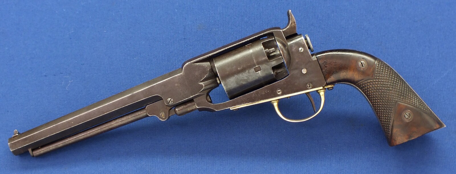 A rare antique American Civil War Benjamin F. Joslyn Army model 5 shot percussion revolver. Only 3000 made. Caliber 44. 8 inch octagonal barrel. Length 39cm. Price 3.800 euro.