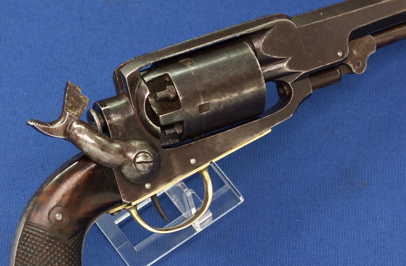 A rare antique American Civil War Benjamin F. Joslyn Army model 5 shot percussion revolver. Only 3000 made. Caliber 44. 8 inch octagonal barrel. Length 39cm. Price 3.800 euro.