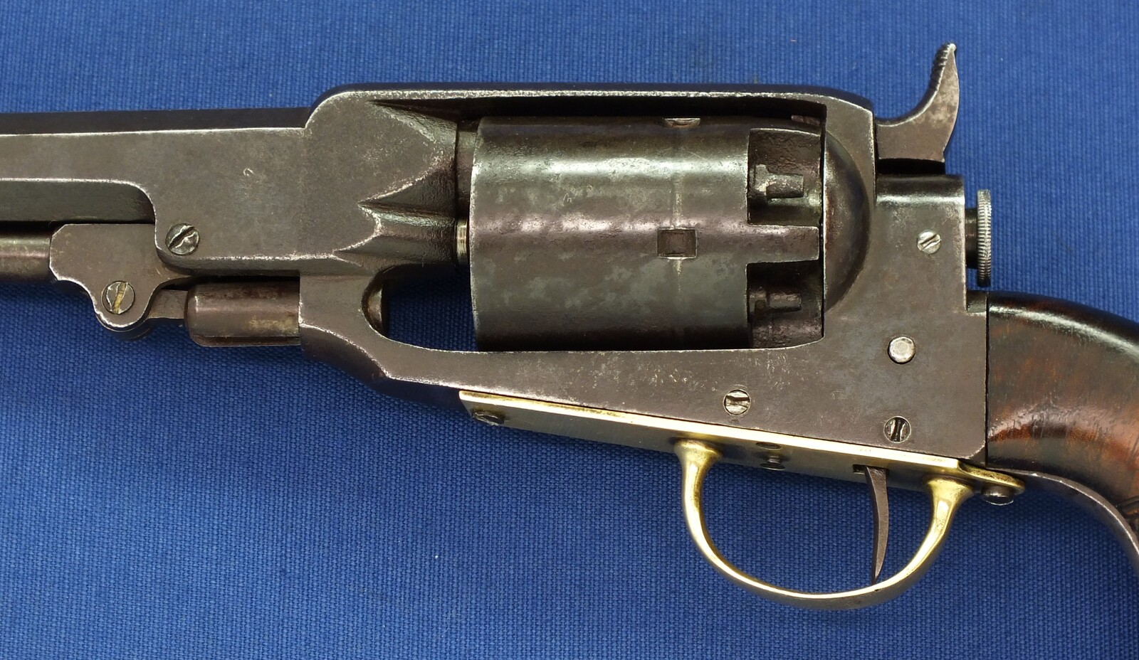 A rare antique American Civil War Benjamin F. Joslyn Army model 5 shot percussion revolver. Only 3000 made. Caliber 44. 8 inch octagonal barrel. Length 39cm. Price 3.800 euro.