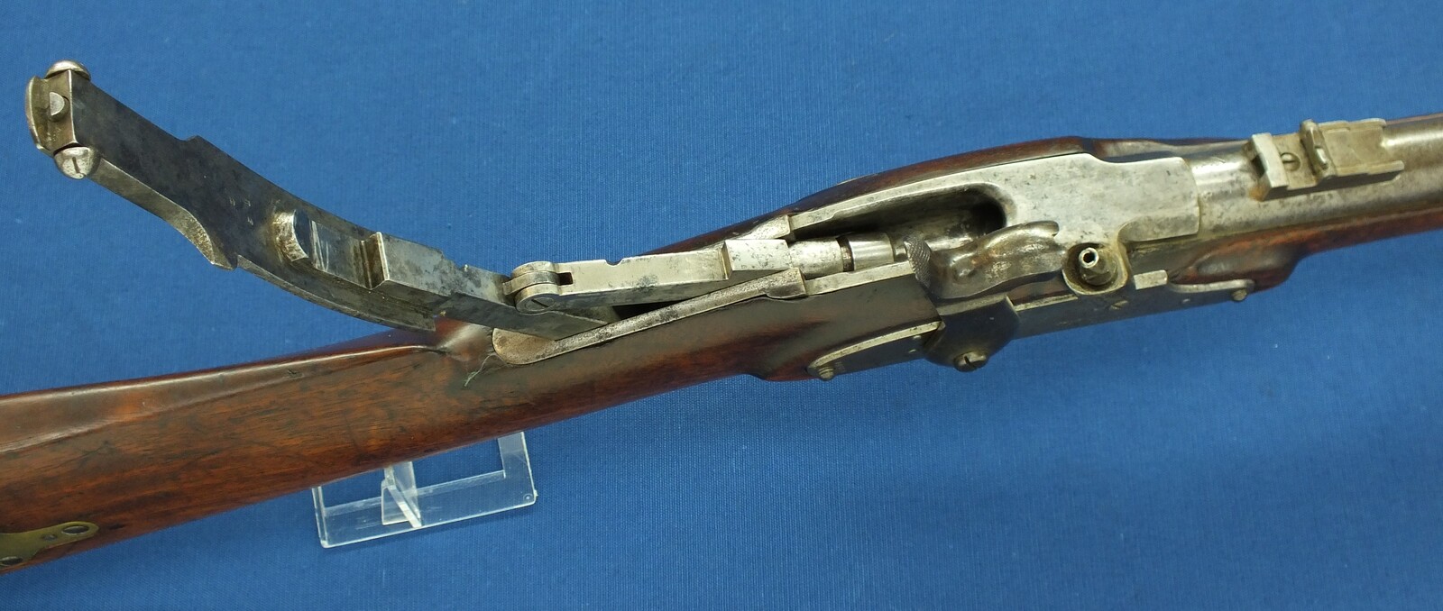 A rare antique American Civil War First type Merrill breechloading percussion Carbine. Caliber 54, 22,1/8 inch barrel. Length 94cm. In very good condition. Price 3.750 euro