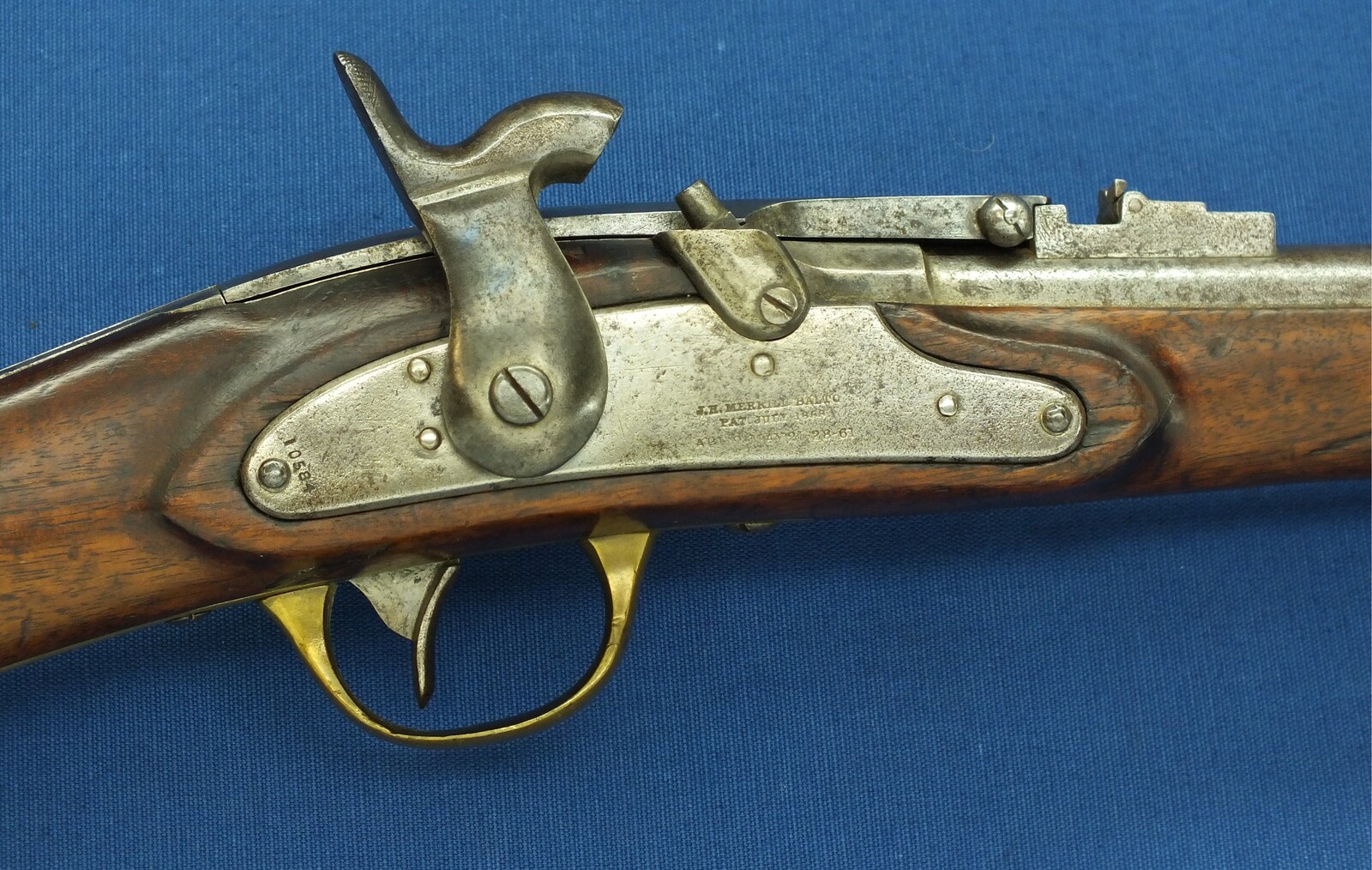 A rare antique American Civil War First type Merrill breechloading percussion Carbine. Caliber 54, 22,1/8 inch barrel. Length 94cm. In very good condition. Price 3.750 euro