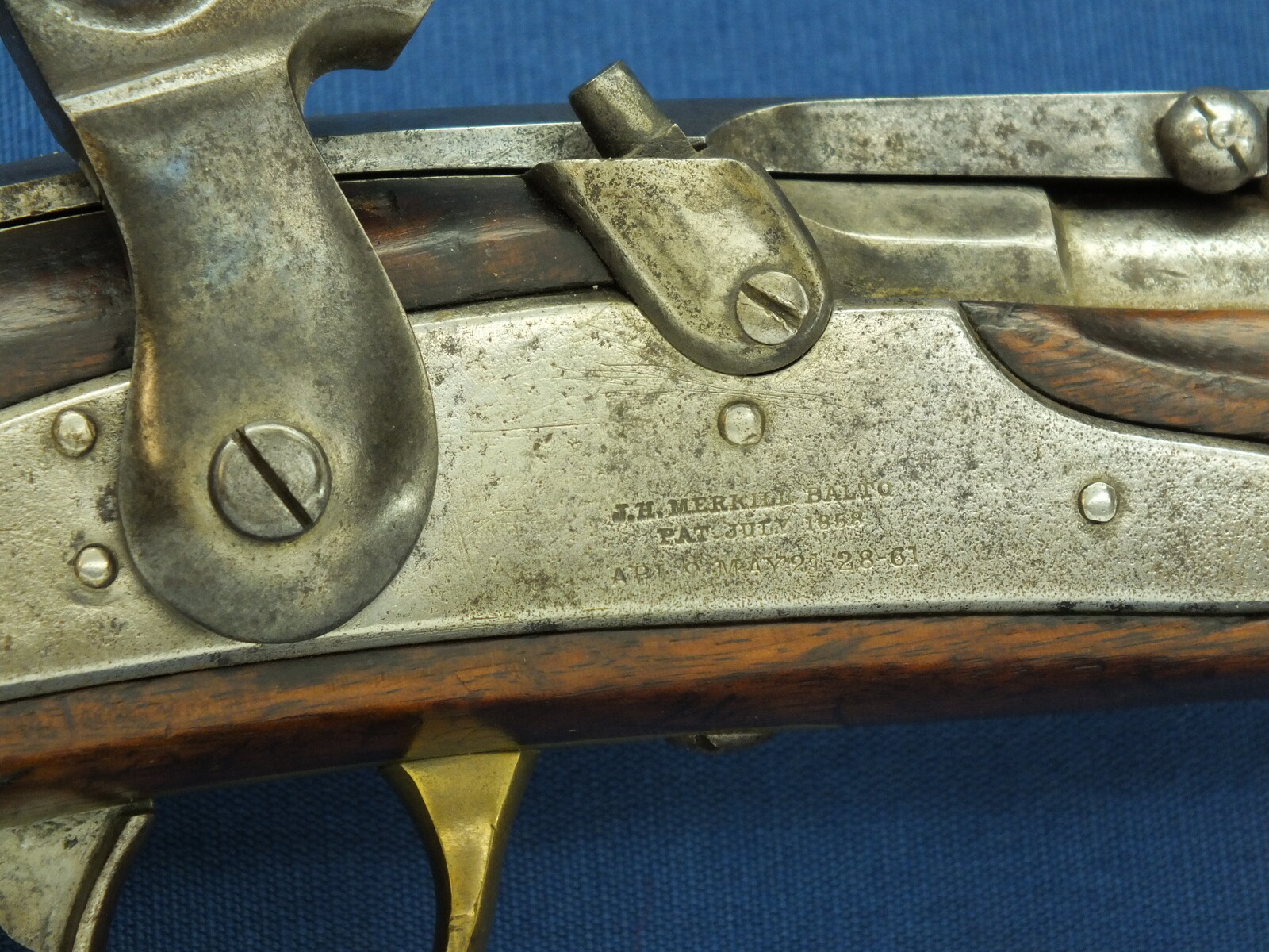 A rare antique American Civil War First type Merrill breechloading percussion Carbine. Caliber 54, 22,1/8 inch barrel. Length 94cm. In very good condition. Price 3.750 euro