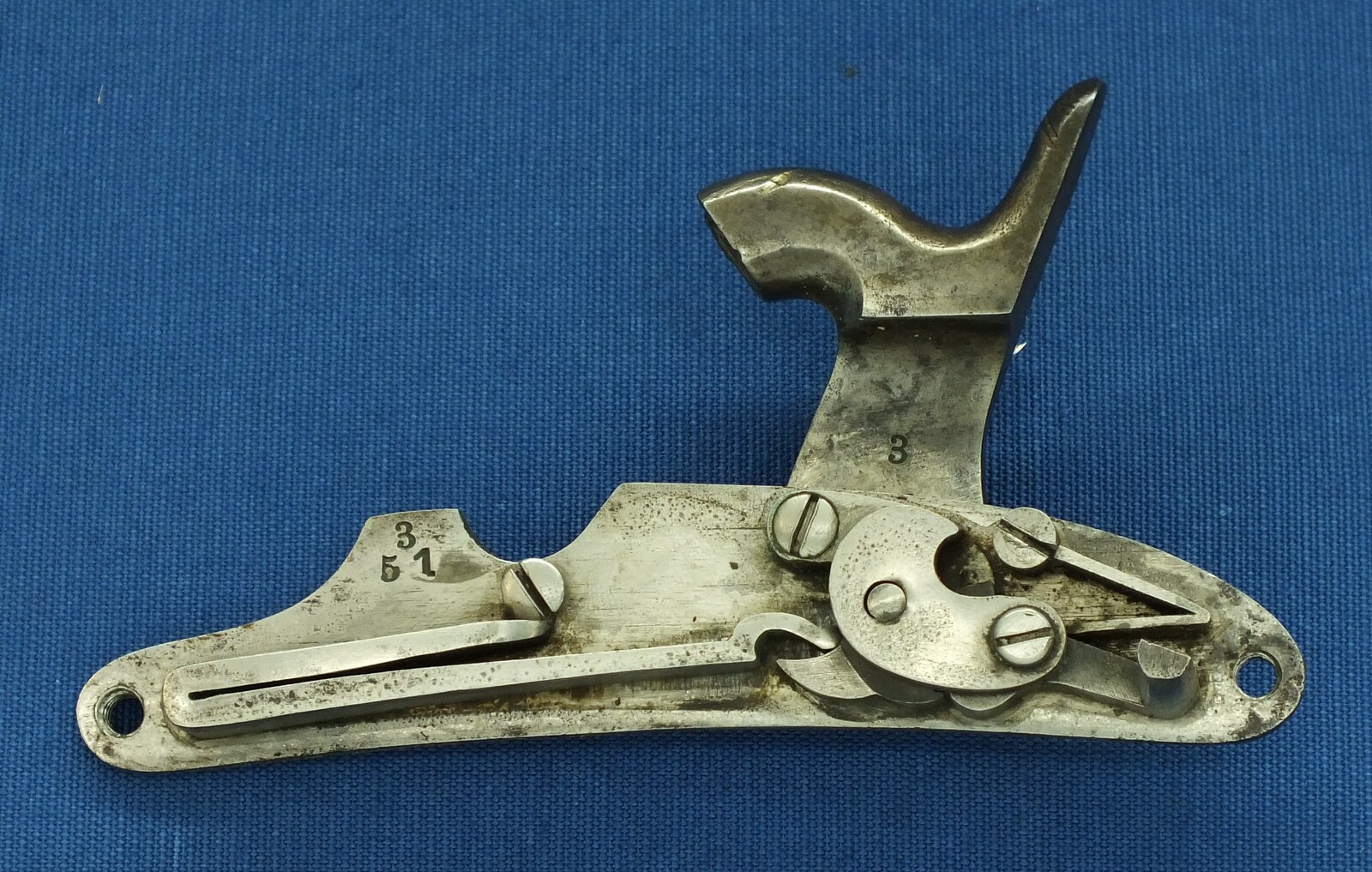 A rare antique American Civil War First type Merrill breechloading percussion Carbine. Caliber 54, 22,1/8 inch barrel. Length 94cm. In very good condition. Price 3.750 euro