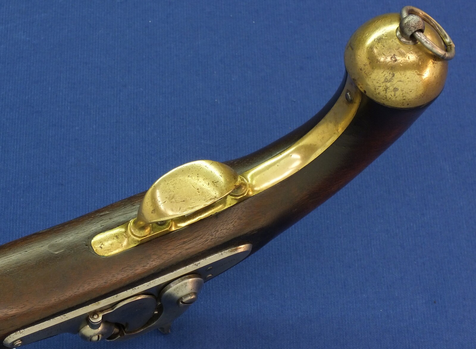 A rare antique American Civil War Springfield Model 1855 percussion Pistol-Carbine. Caliber 58, 12 inch barrel. Lock dated 1856. Length 46,5cm. In very good condition. Price 2.450 euro.