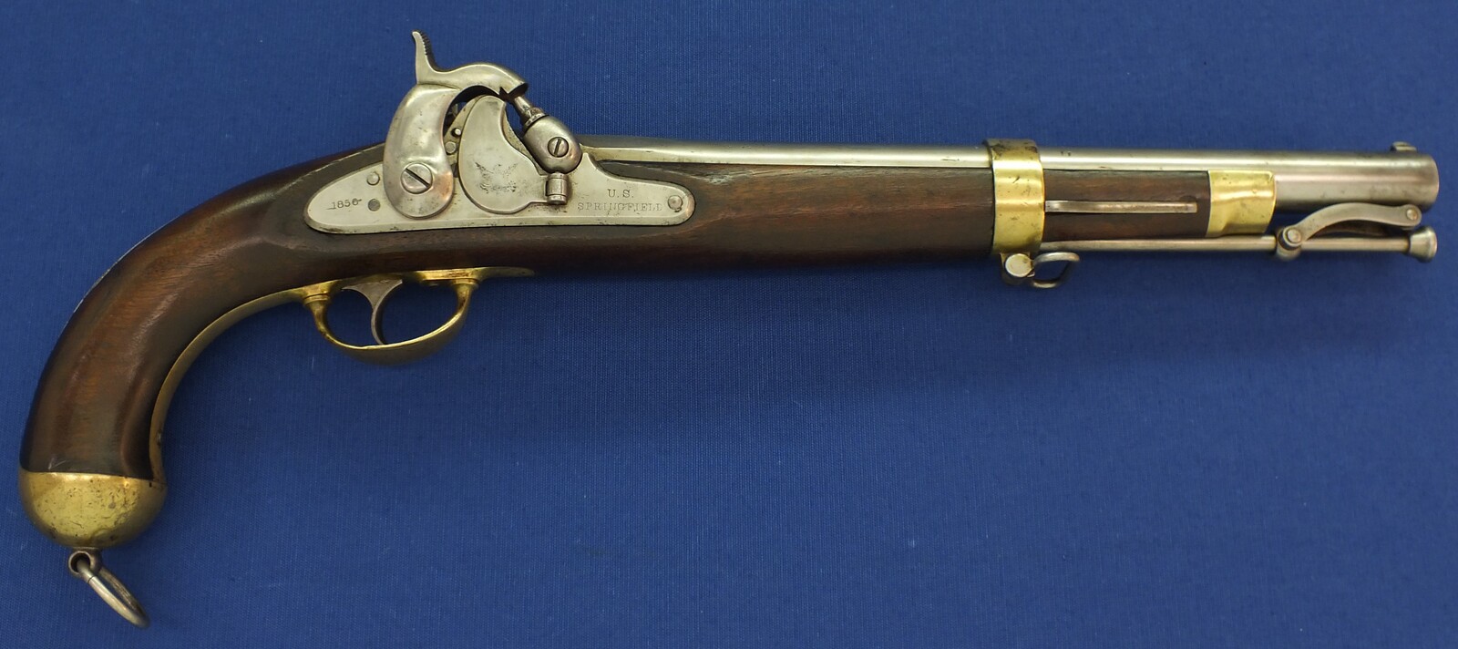 A rare antique American Civil War Springfield Model 1855 percussion Pistol-Carbine. Caliber 58, 12 inch barrel. Lock dated 1856. Length 46,5cm. In very good condition. Price 2.450 euro.
