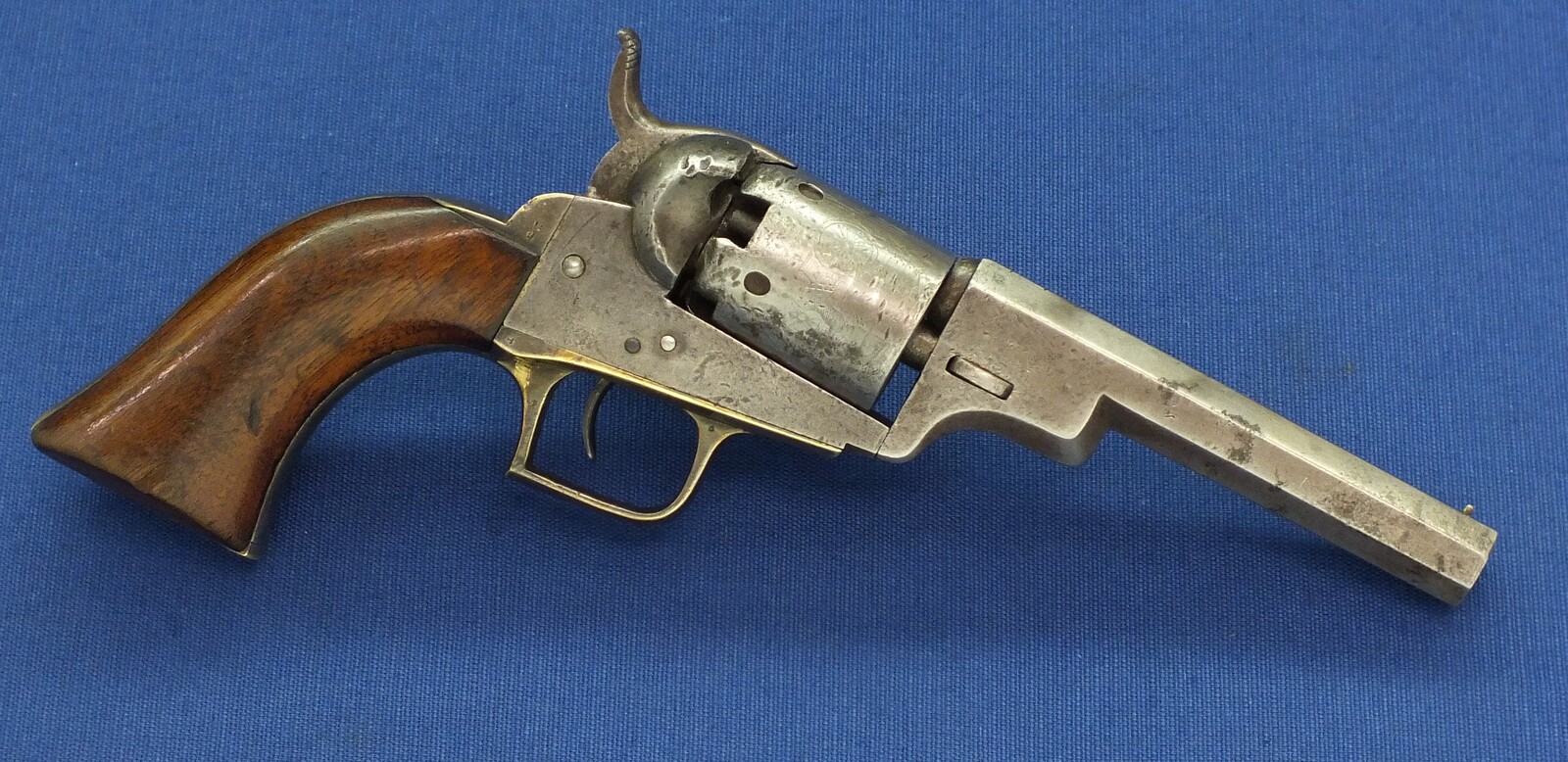 A rare antique American Colt Model 1848 Baby Dragoon 5 shot Percussion revolver with double stamped New York Address. 31 Caliber. 4 inch Barrel with stamping error. Length 24,5cm. In very good condition. Price 3.750 euro.