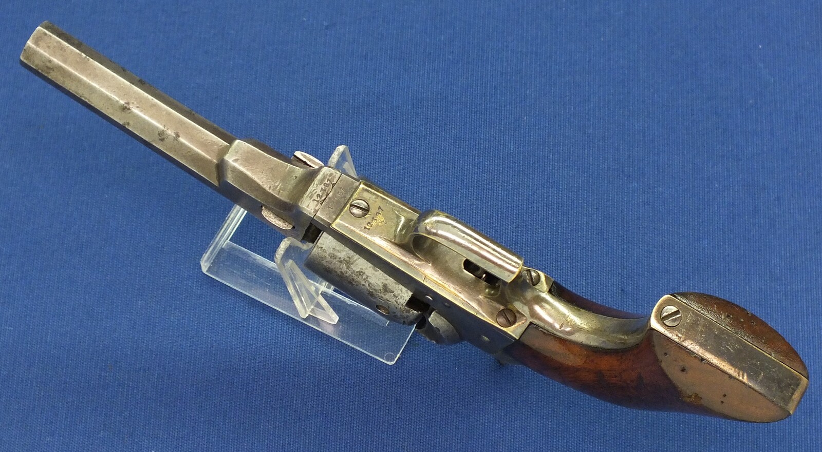 A rare antique American Colt Model 1848 Baby Dragoon 5 shot Percussion revolver with double stamped New York Address. 31 Caliber. 4 inch Barrel with stamping error. Length 24,5cm. In very good condition. Price 3.750 euro.