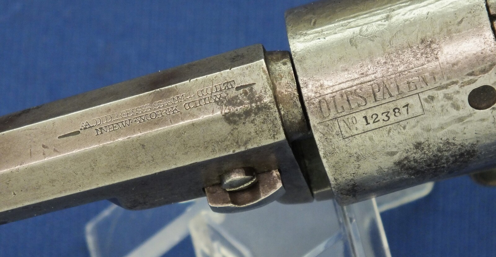 A rare antique American Colt Model 1848 Baby Dragoon 5 shot Percussion revolver with double stamped New York Address. 31 Caliber. 4 inch Barrel with stamping error. Length 24,5cm. In very good condition. Price 3.750 euro.