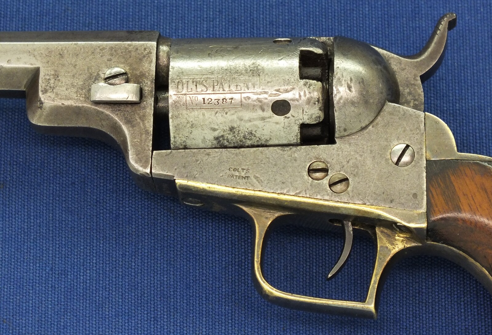 A rare antique American Colt Model 1848 Baby Dragoon 5 shot Percussion revolver with double stamped New York Address. 31 Caliber. 4 inch Barrel with stamping error. Length 24,5cm. In very good condition. Price 3.750 euro.