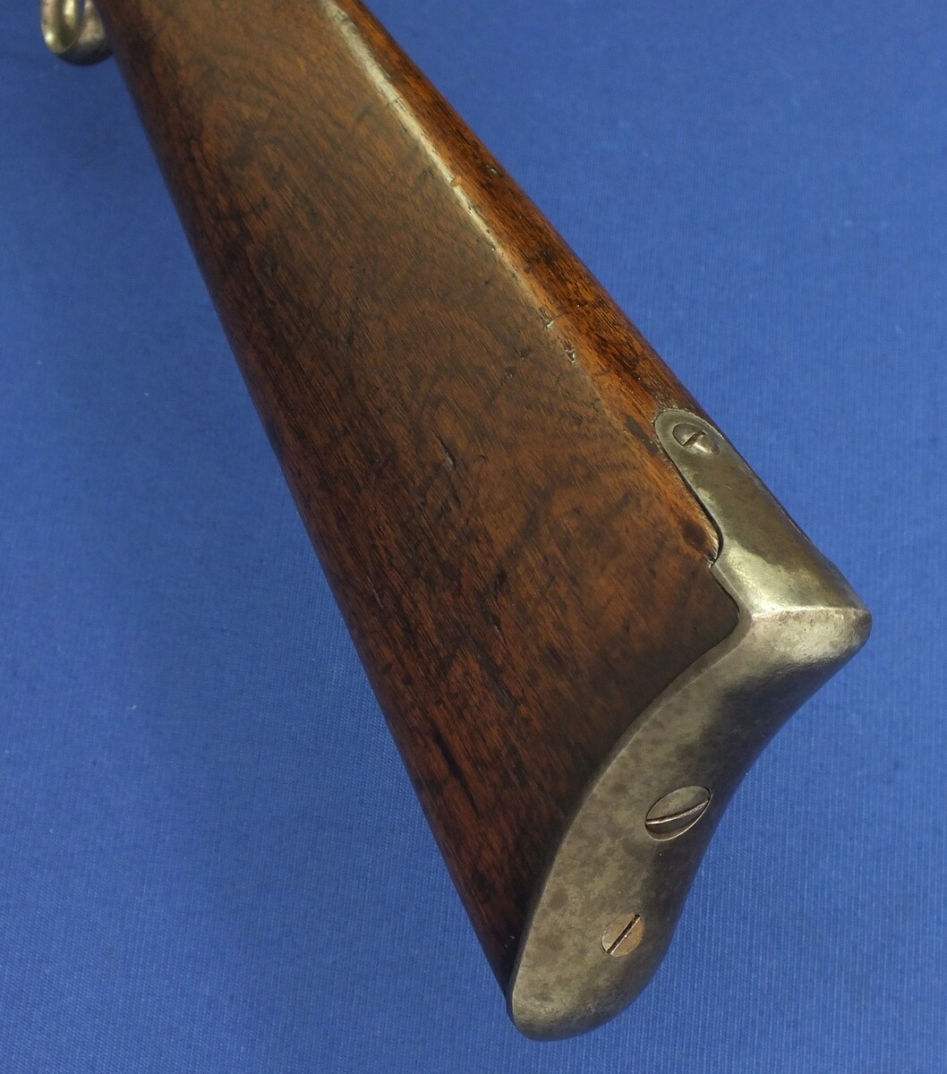 A rare antique American External Extractor Marlin Ballard Hunter's Rifle with reversible Firing-Pin. Caliber 44 Rimfire and Centerfire. 27,5 inch round barrel. Length 110cm. Only 300 made. In very good condition. Price 2.750 euro.
