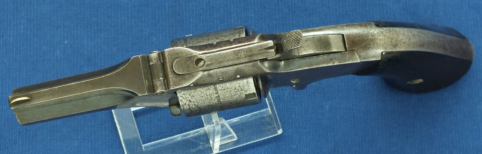A rare antique American shortened Smith & Wesson No2 Army 6 shot Revolver. 32 Rimfire Caliber, 2,5 inch barrel. Length 21cm. In good/very good condition. Price 995 euro.