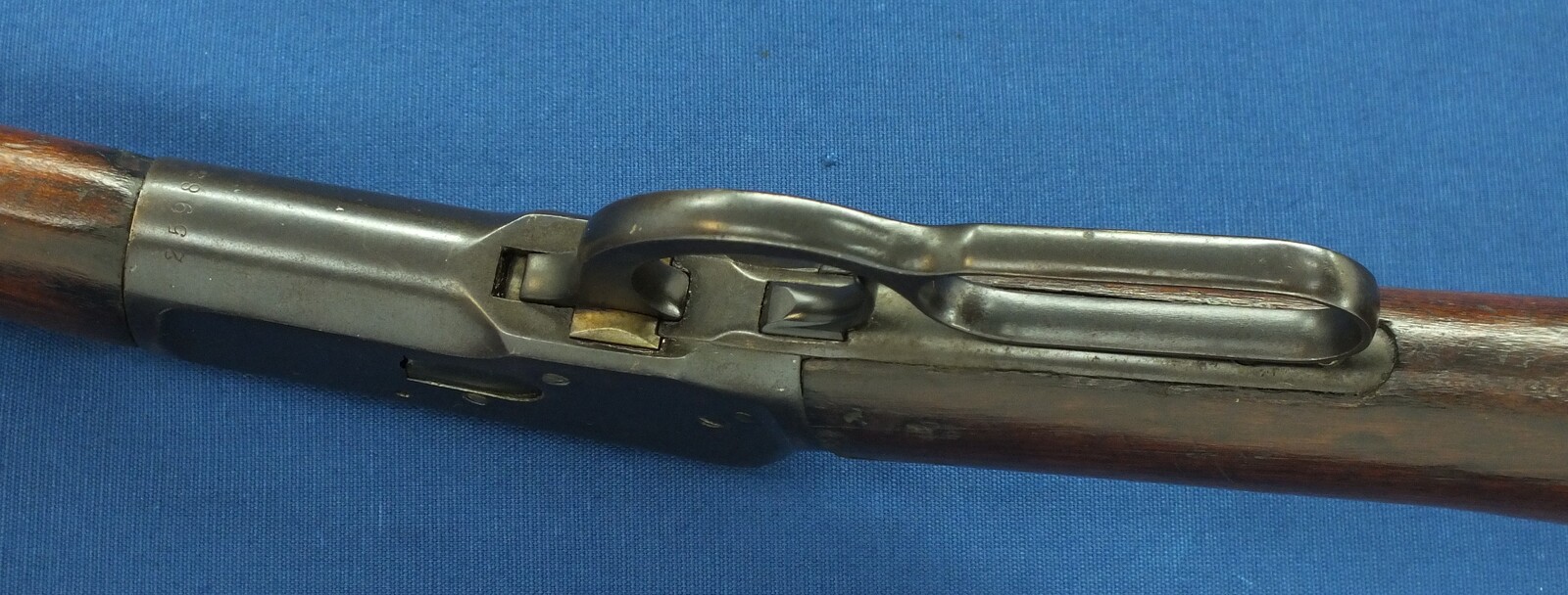 A rare antique American Winchester Model 1892 lightweight Trapper's saddle Ring Carbine. 44-40 Caliber, 15,5 inch barrel. Lenght 84cm. In very good condition. Price 2.450 euro.