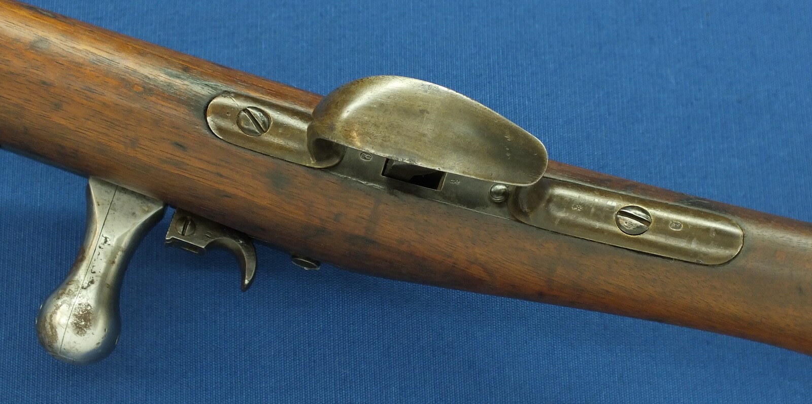 A rare antique Dutch East Indies Beaumont Model 1871 Carbine. 12mm smooth Caliber, lenght 103cm. In very good condition. Price 1.500 euro.
