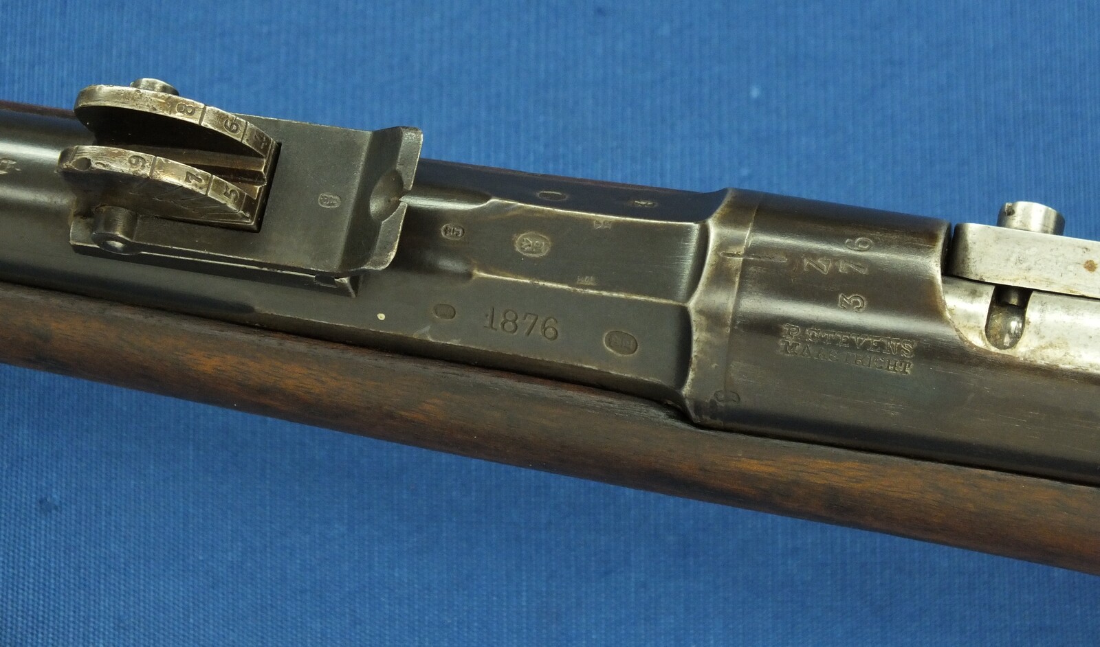 A rare antique Dutch East Indies Beaumont Model 1871 Carbine. 12mm smooth Caliber, lenght 103cm. In very good condition. Price 1.500 euro.