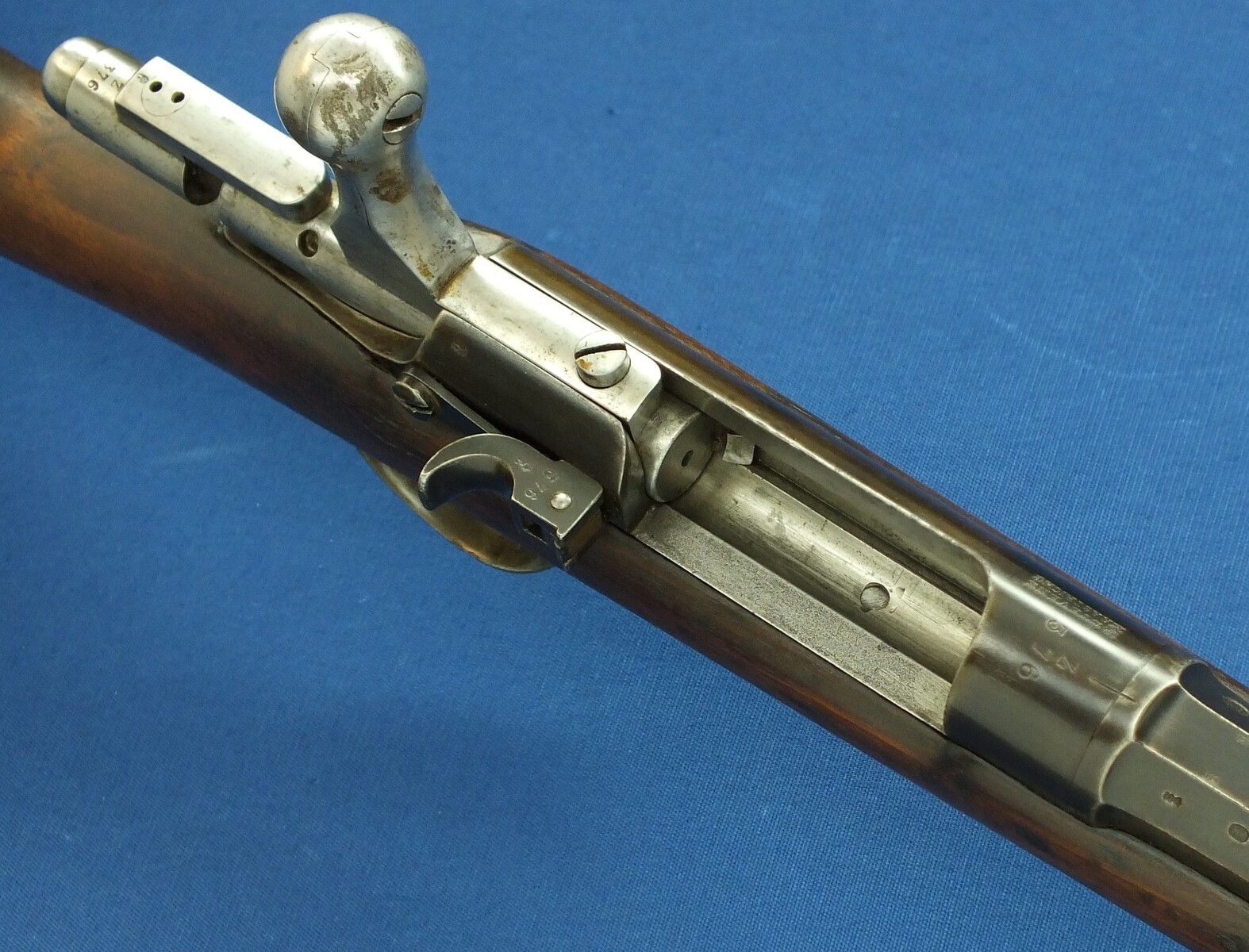 A rare antique Dutch East Indies Beaumont Model 1871 Carbine. 12mm smooth Caliber, lenght 103cm. In very good condition. Price 1.500 euro.