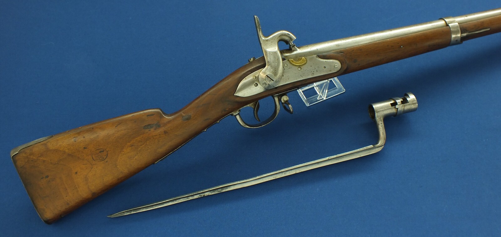 A rare antique Dutch Model 1815 Percussion Musket with Bayonet, converted from flintlock and made in Suhl Germany. Caliber 17,5 mm, length 143 cm, in very good condition.