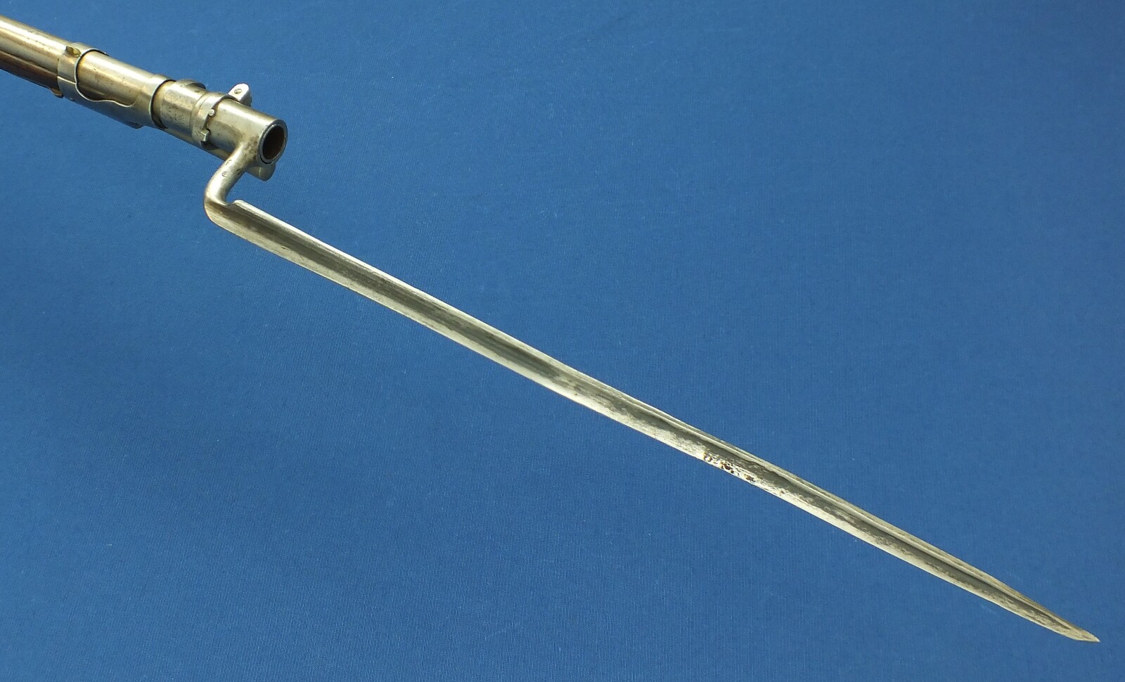 A rare antique Dutch Model 1815 Percussion Musket with Bayonet, converted from flintlock and made in Suhl Germany. Caliber 17,5 mm, length 143 cm, in very good condition.