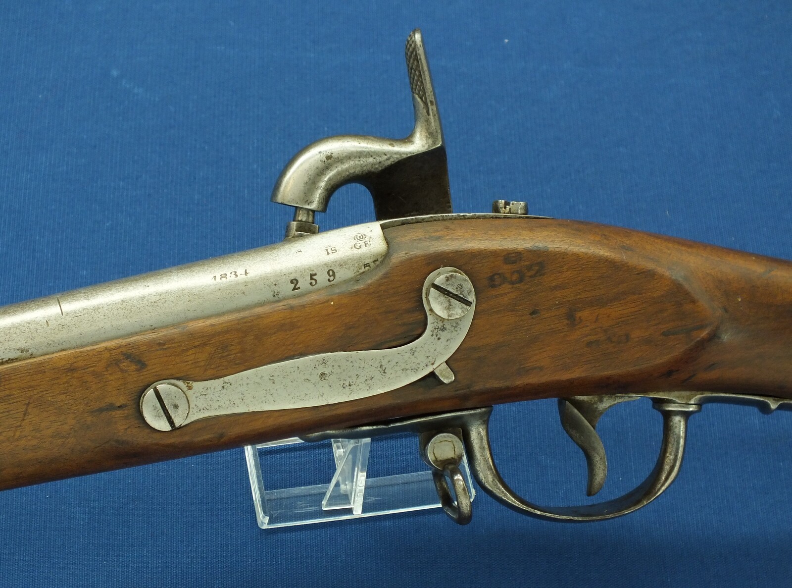 A rare antique Dutch Model 1815 Percussion Musket with Bayonet, converted from flintlock and made in Suhl Germany. Caliber 17,5 mm, length 143 cm, in very good condition.