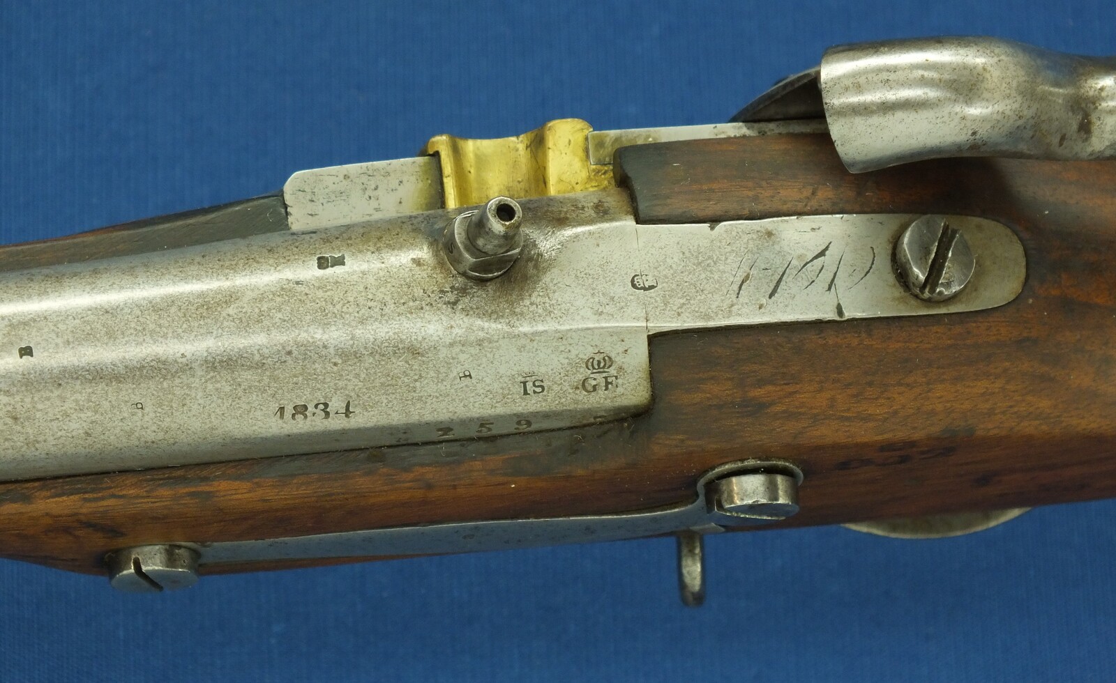 A rare antique Dutch Model 1815 Percussion Musket with Bayonet, converted from flintlock and made in Suhl Germany. Caliber 17,5 mm, length 143 cm, in very good condition.
