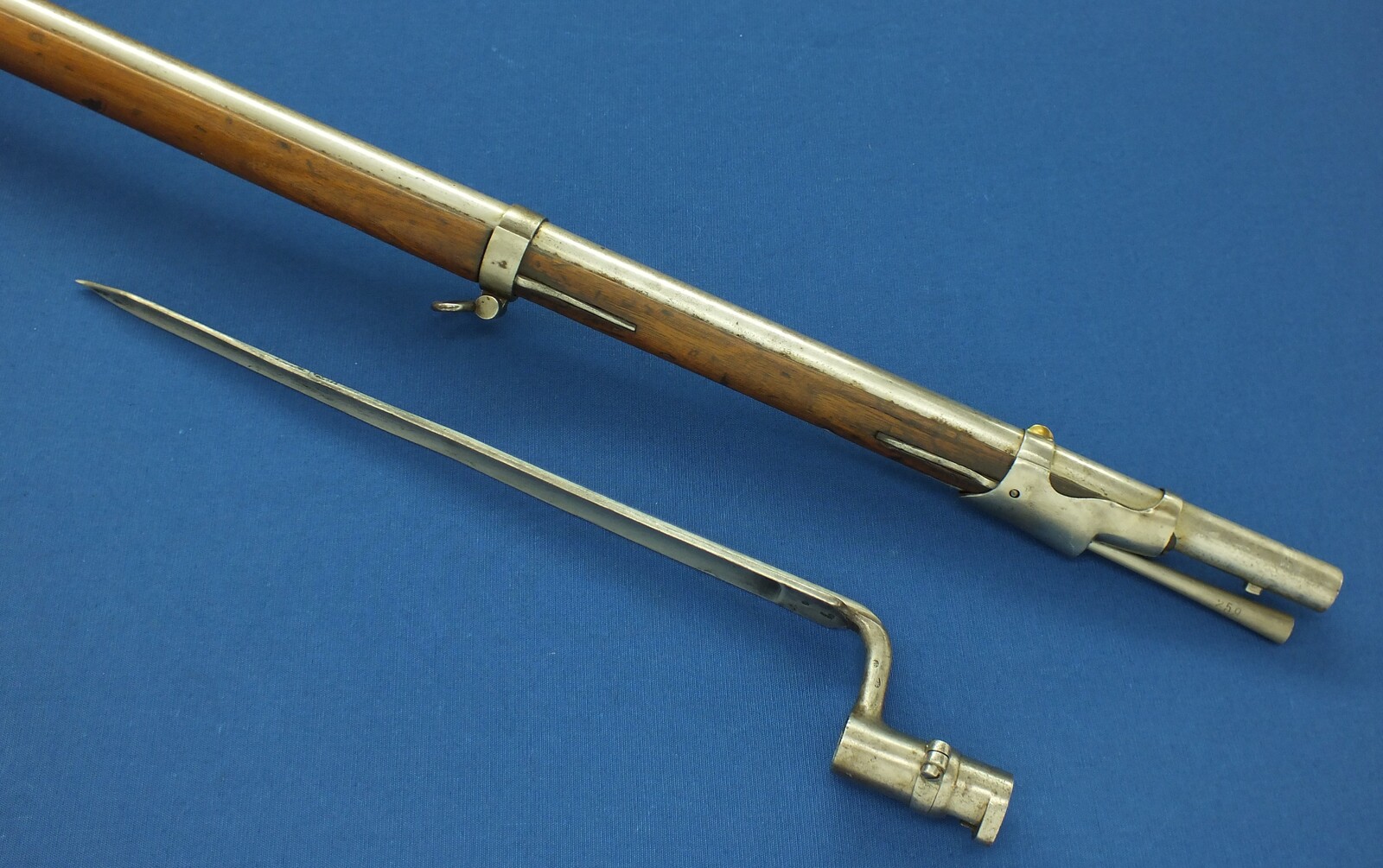 A rare antique Dutch Model 1815 Percussion Musket with Bayonet, converted from flintlock and made in Suhl Germany. Caliber 17,5 mm, length 143 cm, in very good condition. Price 2.850 euro