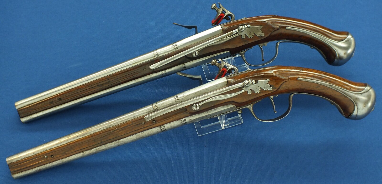 A rare antique Dutch or French 17th century circa 1660-70 Pair of over and under Flintlock pistols with Belt-hooks. Caliber 12mm, length 52. In very good condition. Price 12.500 euro.