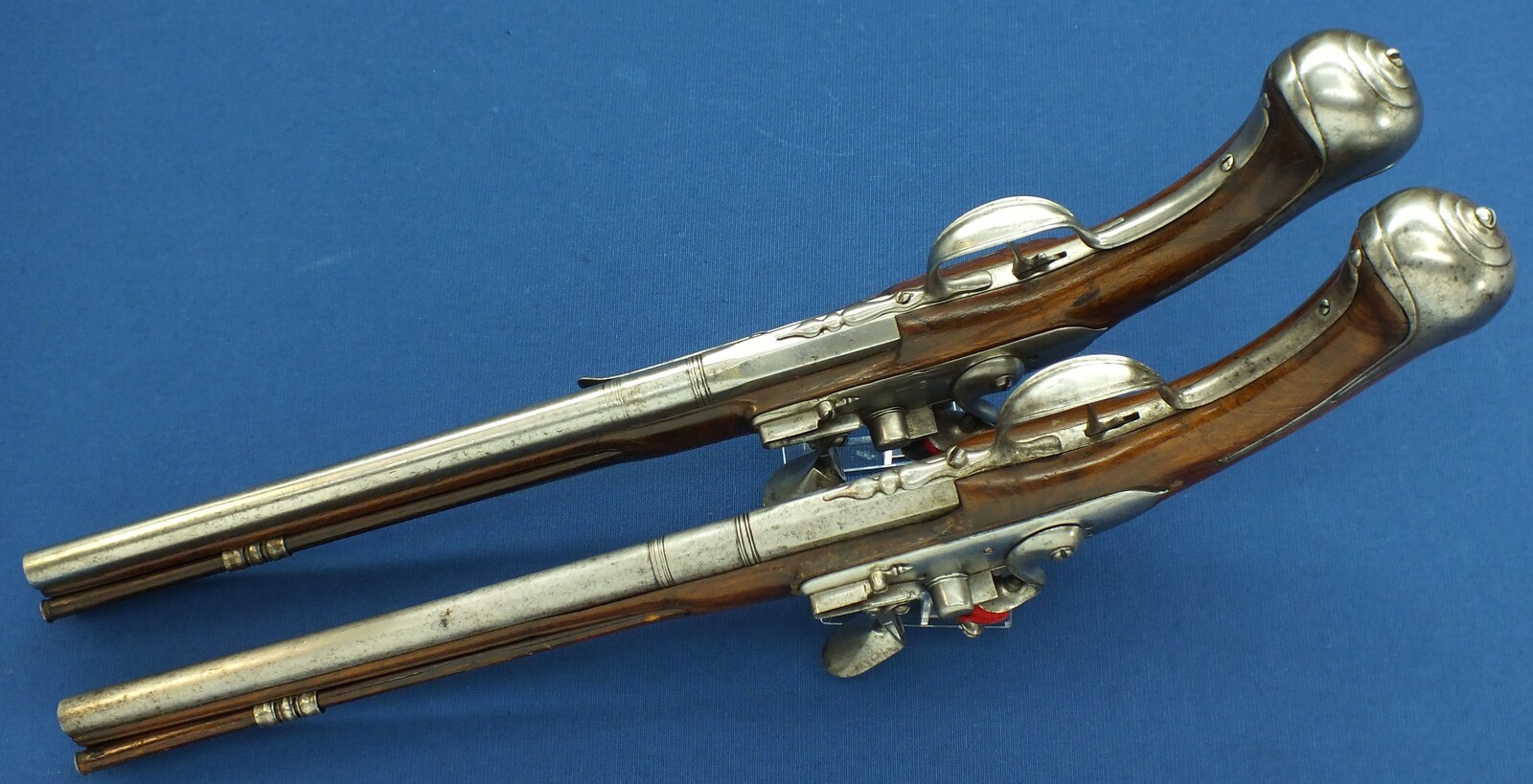A rare antique Dutch or French 17th century circa 1660-70 Pair of over and under Flintlock pistols with Belt-hooks. Caliber 12mm, length 52. In very good condition. Price 12.500 euro.