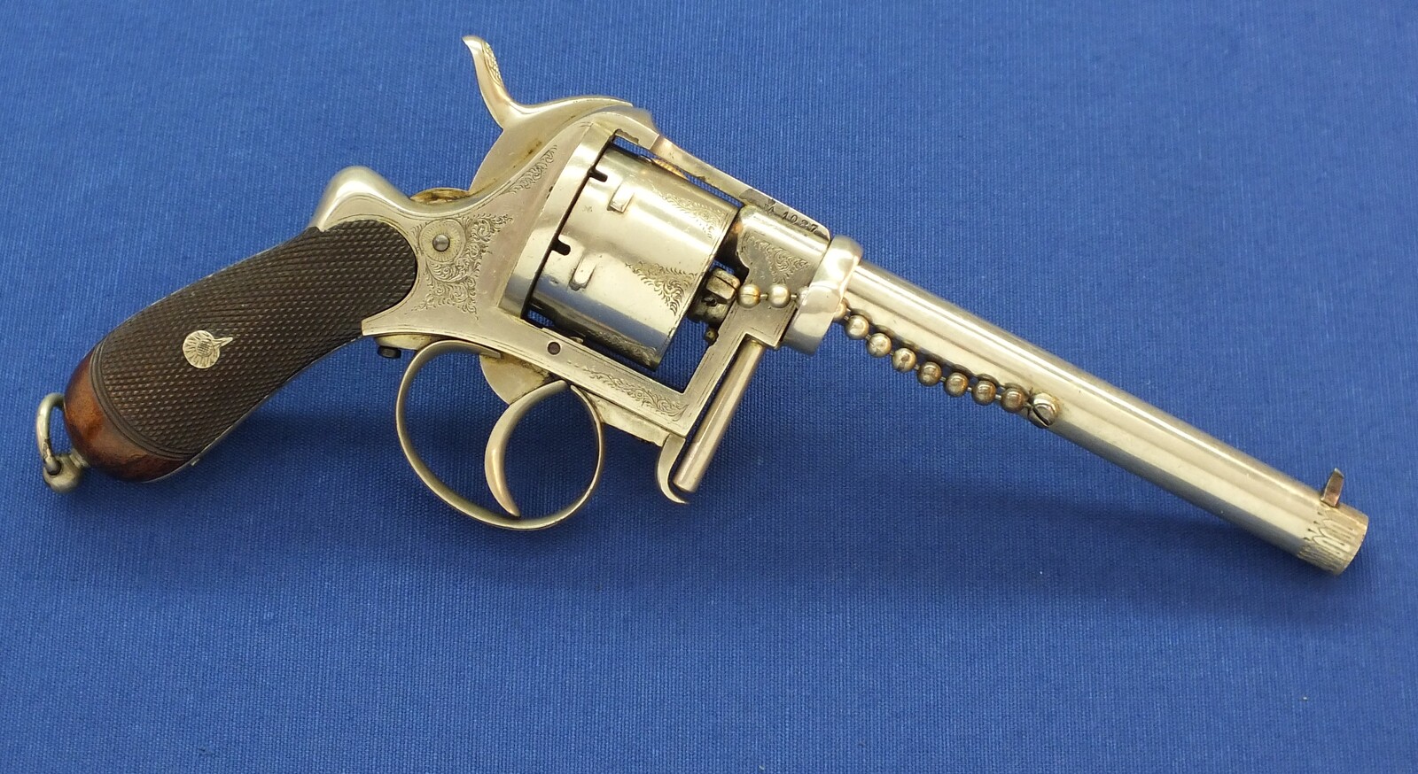 A rare antique English A. Fagnus Patent nr.1698 Nickel-plated and engraved 7 shot 9mm Pinfire Revolver. Length 28cm. In very good condition. Price 2.750 euro.